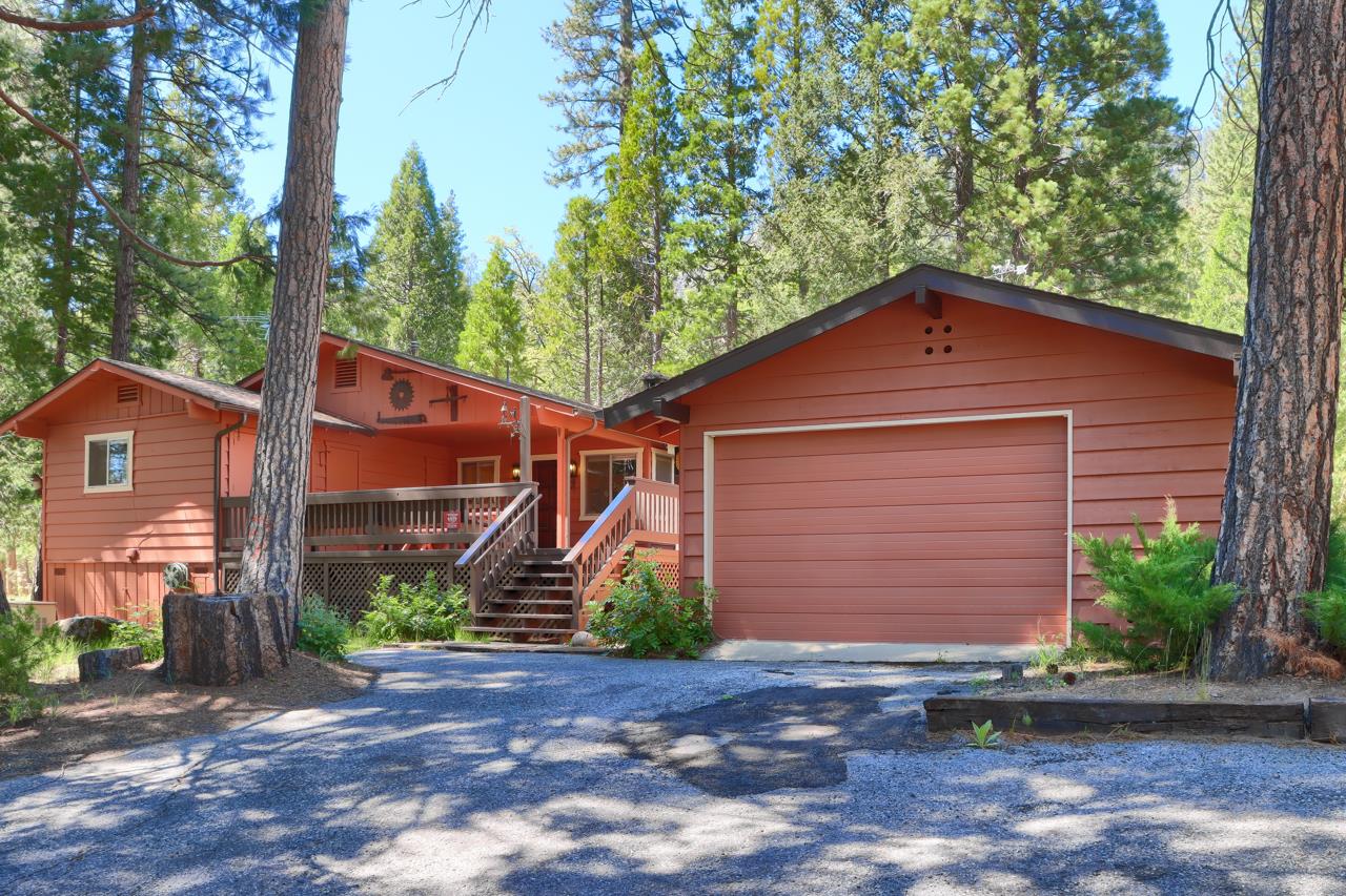 8067 Chilnualna Falls Rd, Wawona, CA 95389