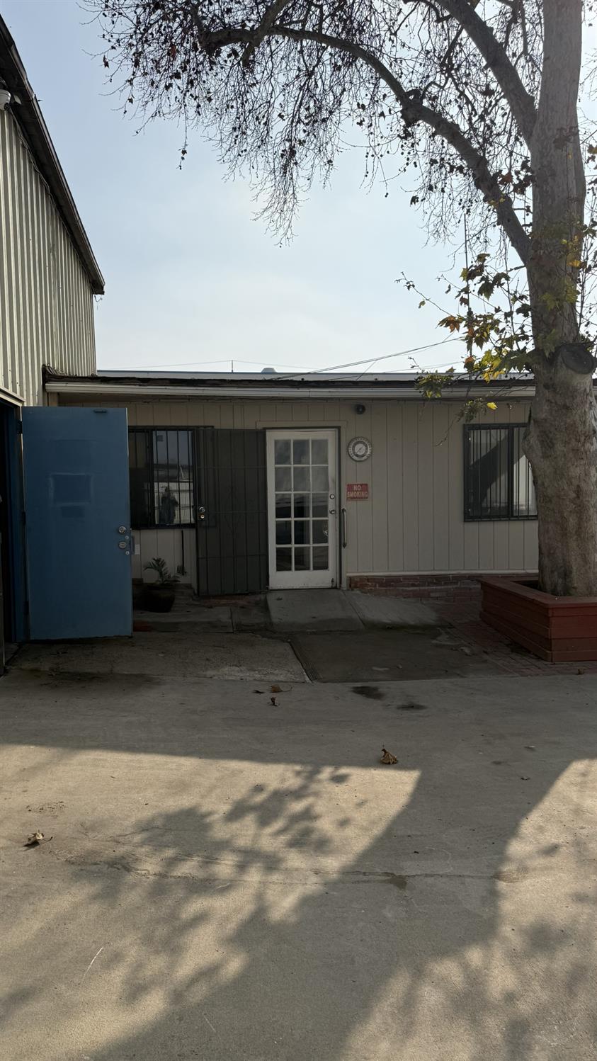 2381 S Taylor Ave, Fresno, CA 93706