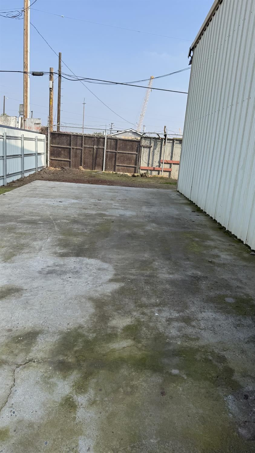 2381 S Taylor Ave, Fresno, CA 93706