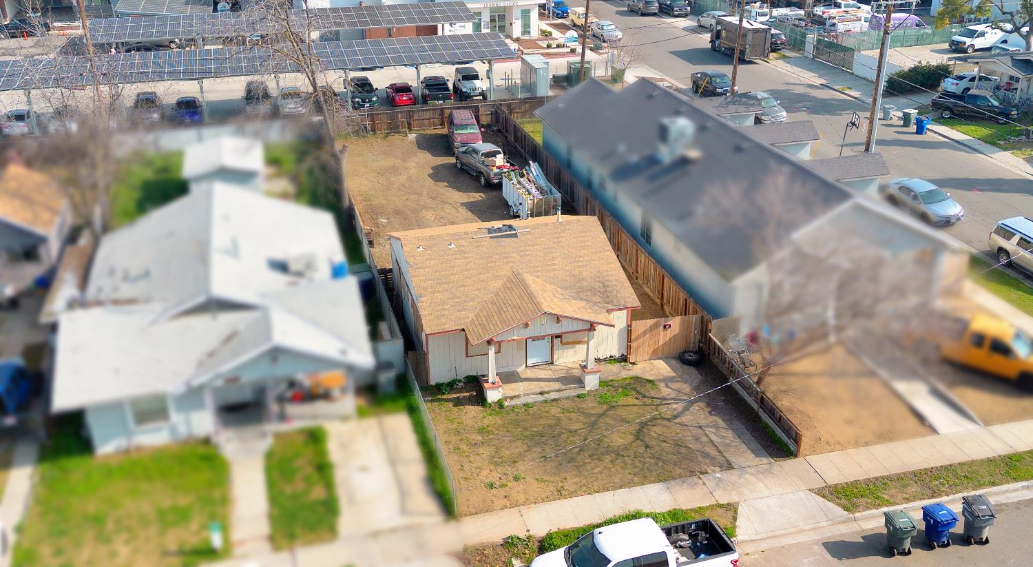 1508 N Calaveras Ave, Fresno, CA 93728