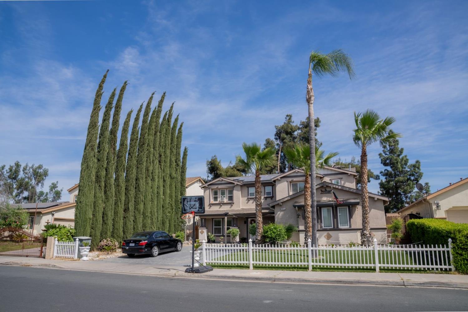 1896 N Forestiere Ave, Fresno, CA 93722