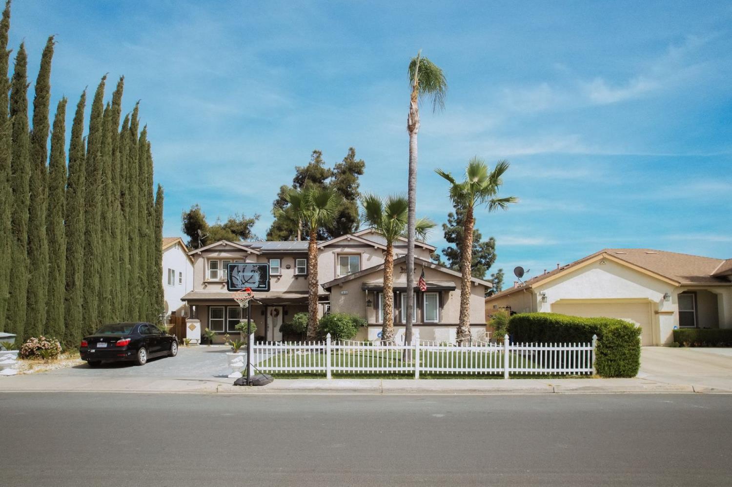 1896 N Forestiere Ave, Fresno, CA 93722