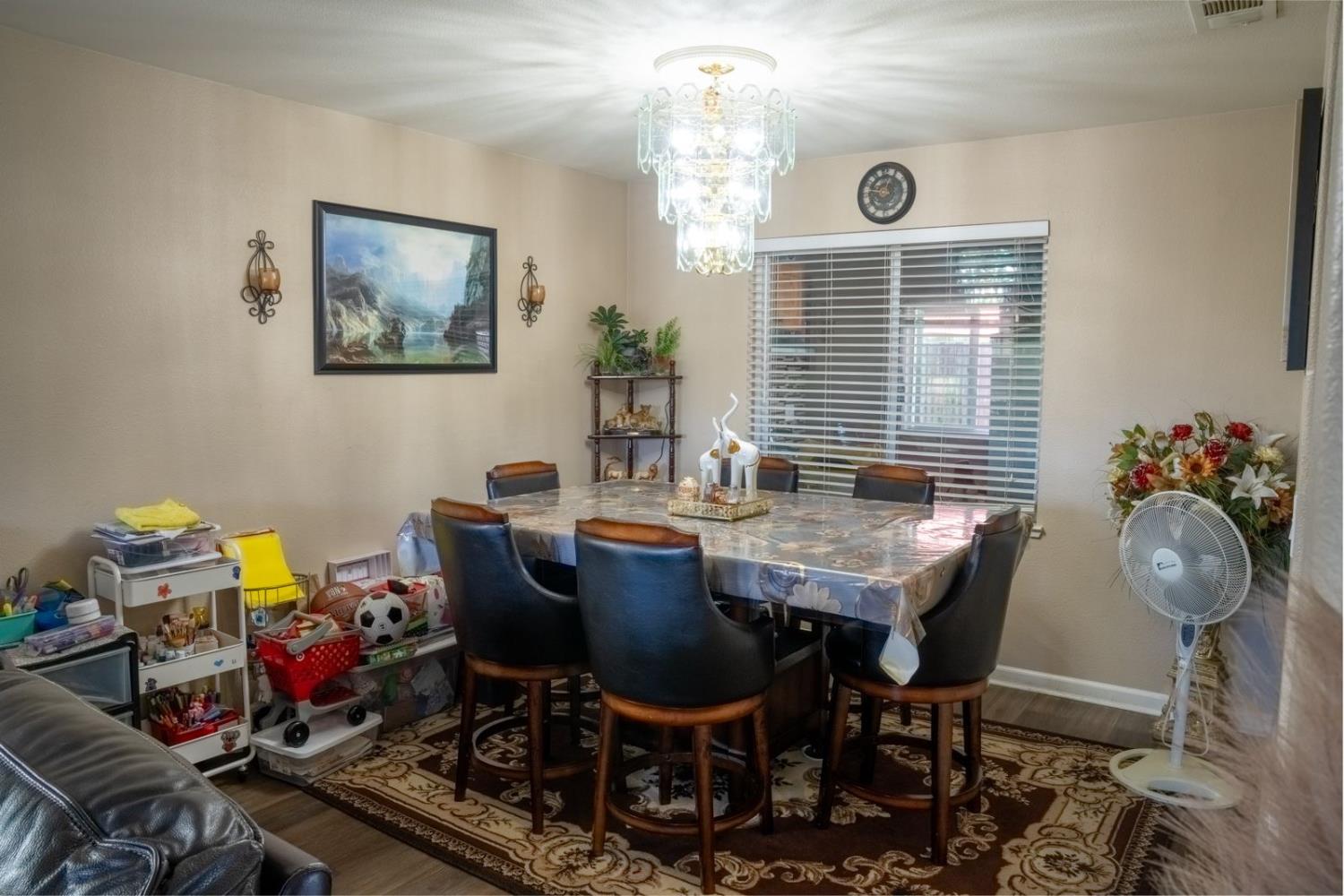 1896 N Forestiere Ave, Fresno, CA 93722