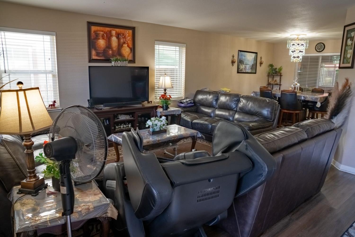 1896 N Forestiere Ave, Fresno, CA 93722