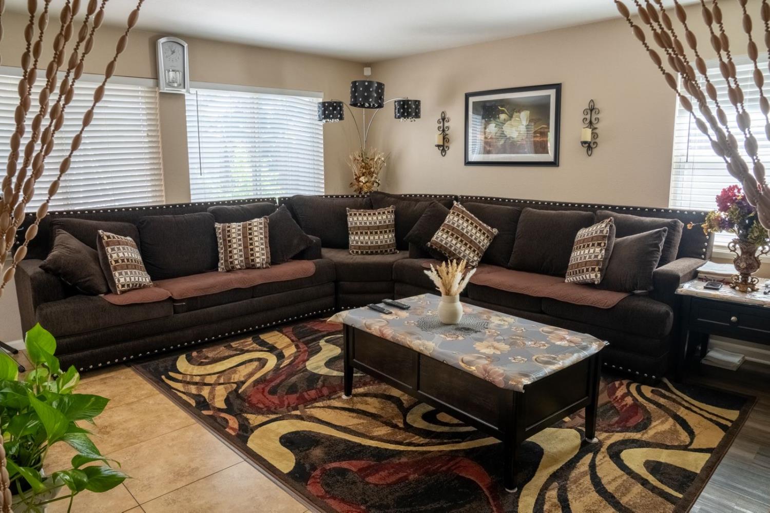 1896 N Forestiere Ave, Fresno, CA 93722