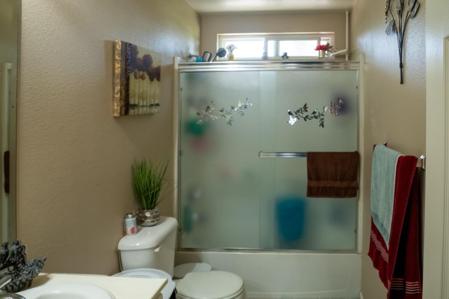 1896 N Forestiere Ave, Fresno, CA 93722