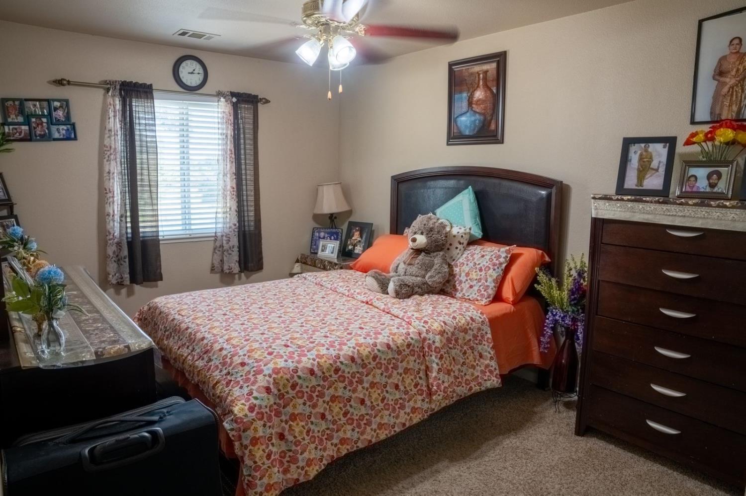 1896 N Forestiere Ave, Fresno, CA 93722