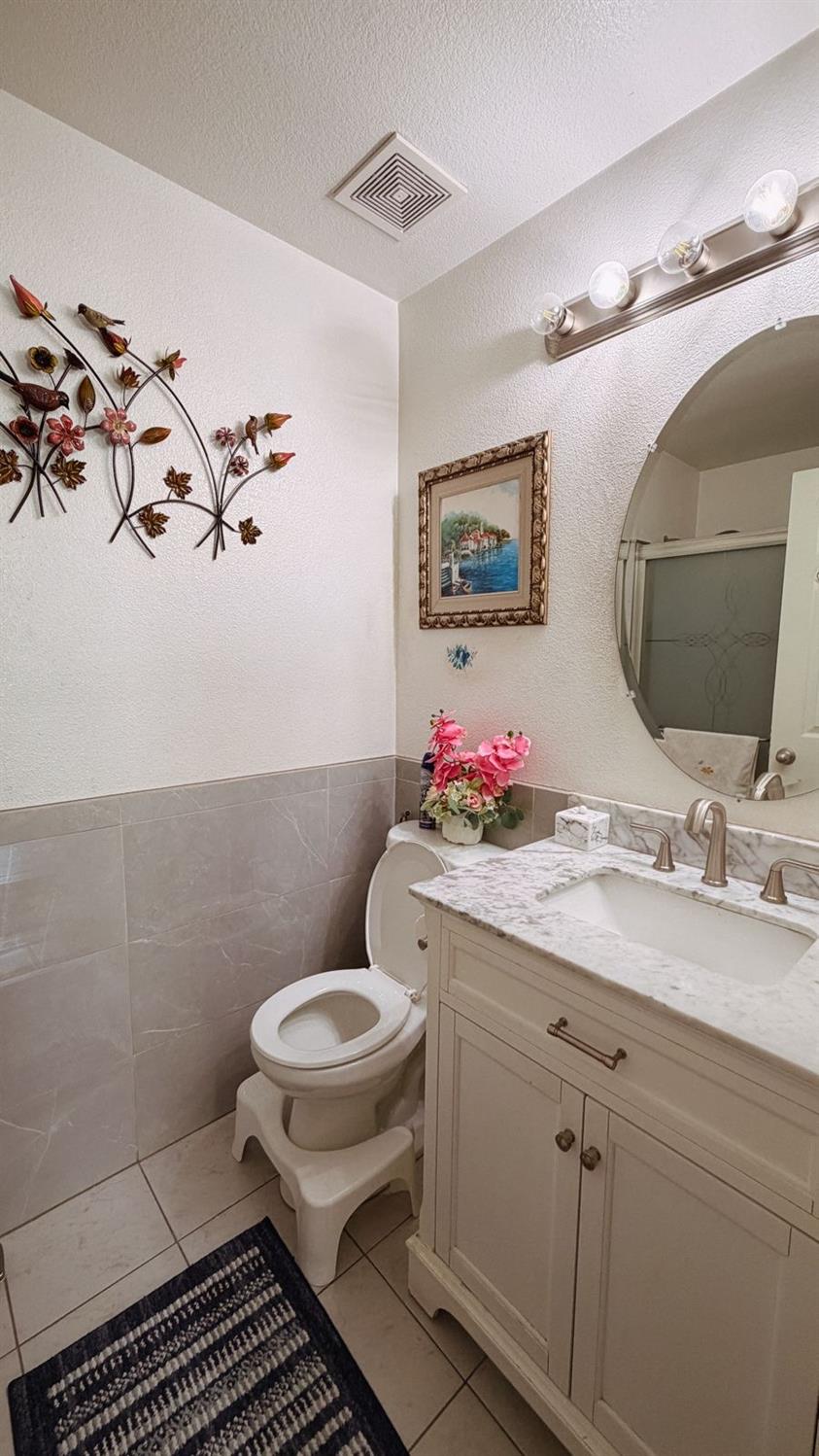 1896 N Forestiere Ave, Fresno, CA 93722