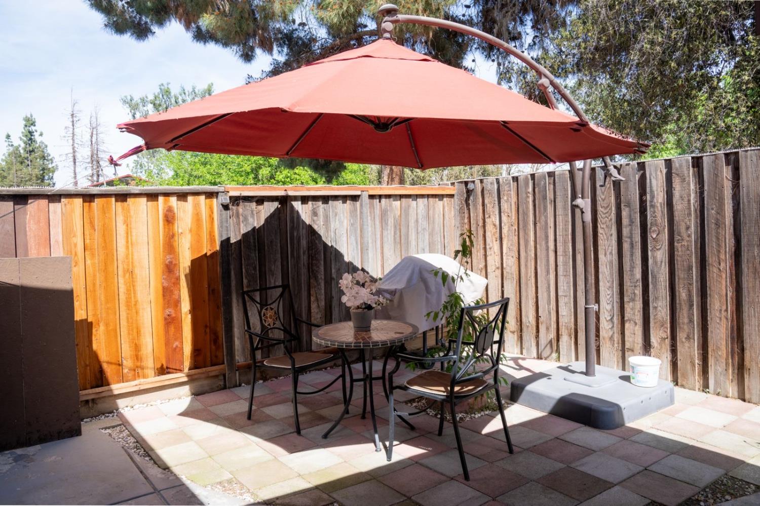 1896 N Forestiere Ave, Fresno, CA 93722