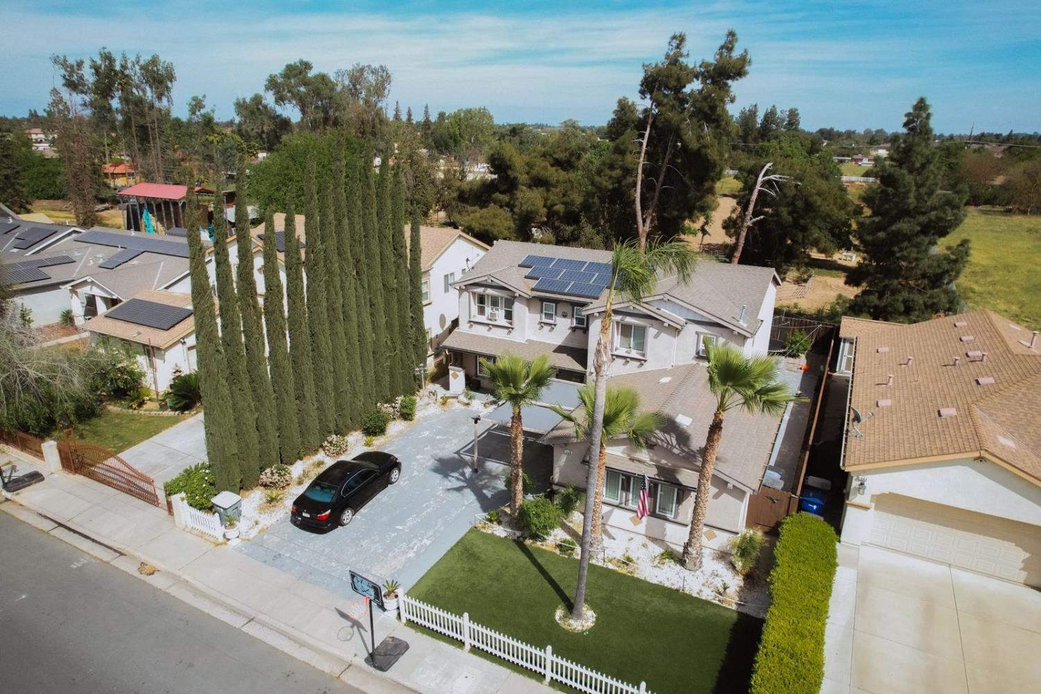 1896 N Forestiere Ave, Fresno, CA 93722