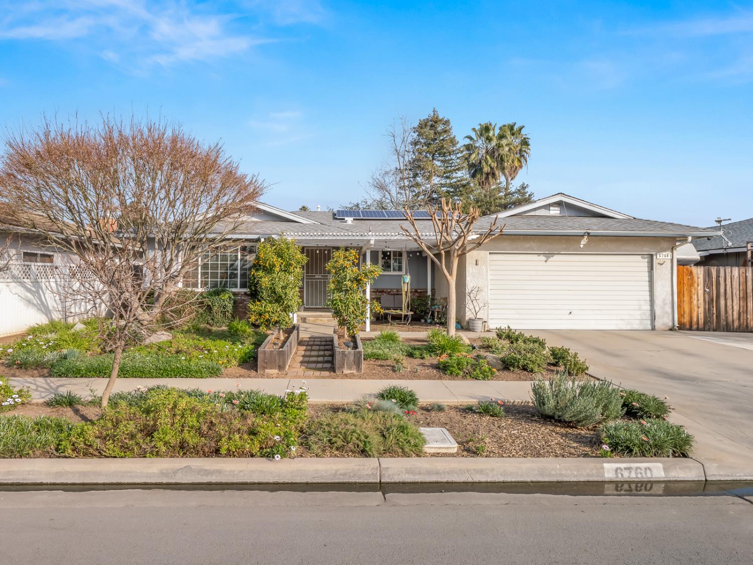 6760 N Price Ave, Fresno, CA 93710