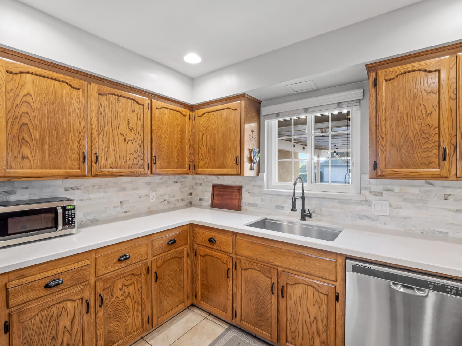 6760 N Price Ave, Fresno, CA 93710