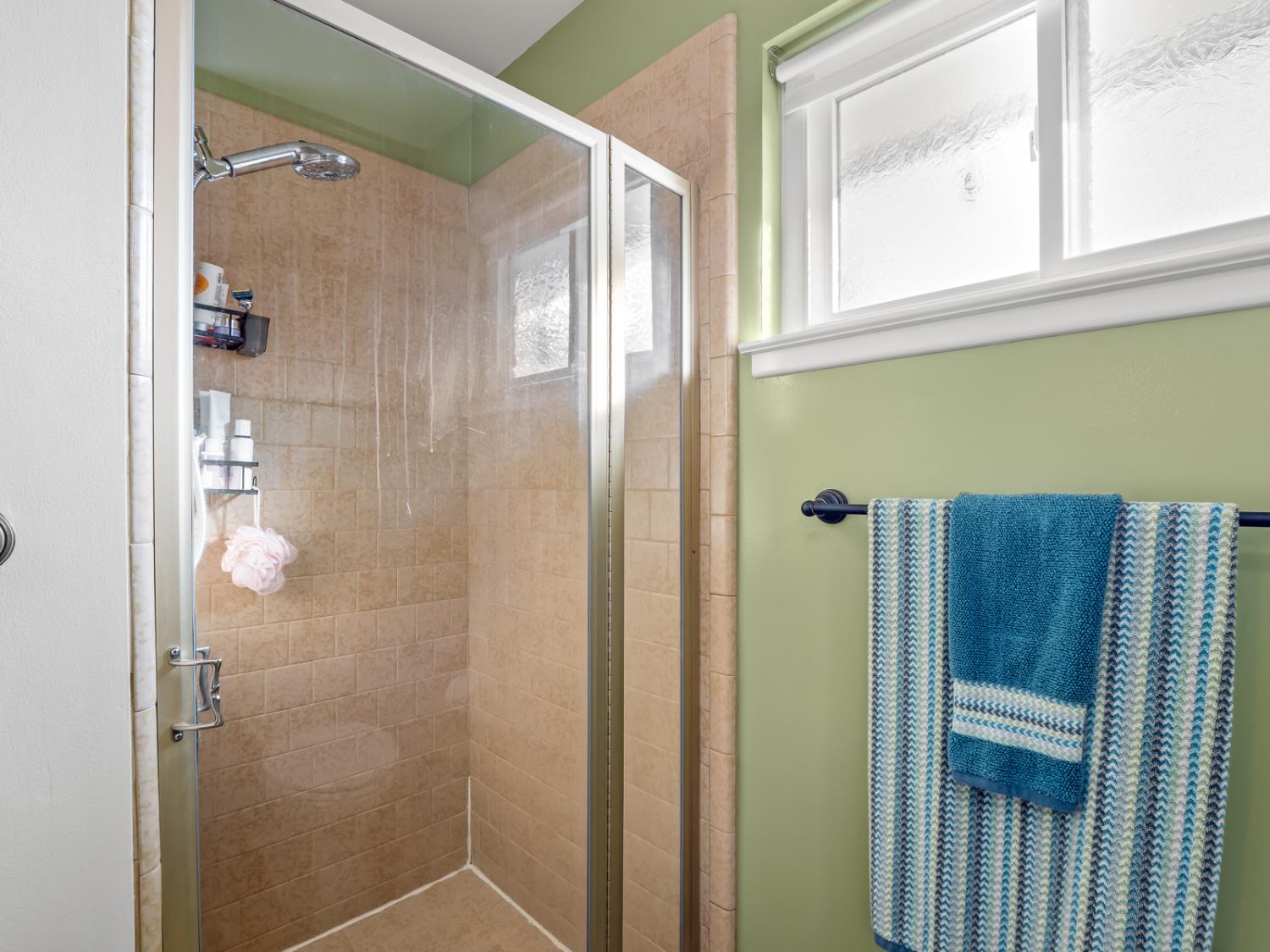 6760 N Price Ave, Fresno, CA 93710