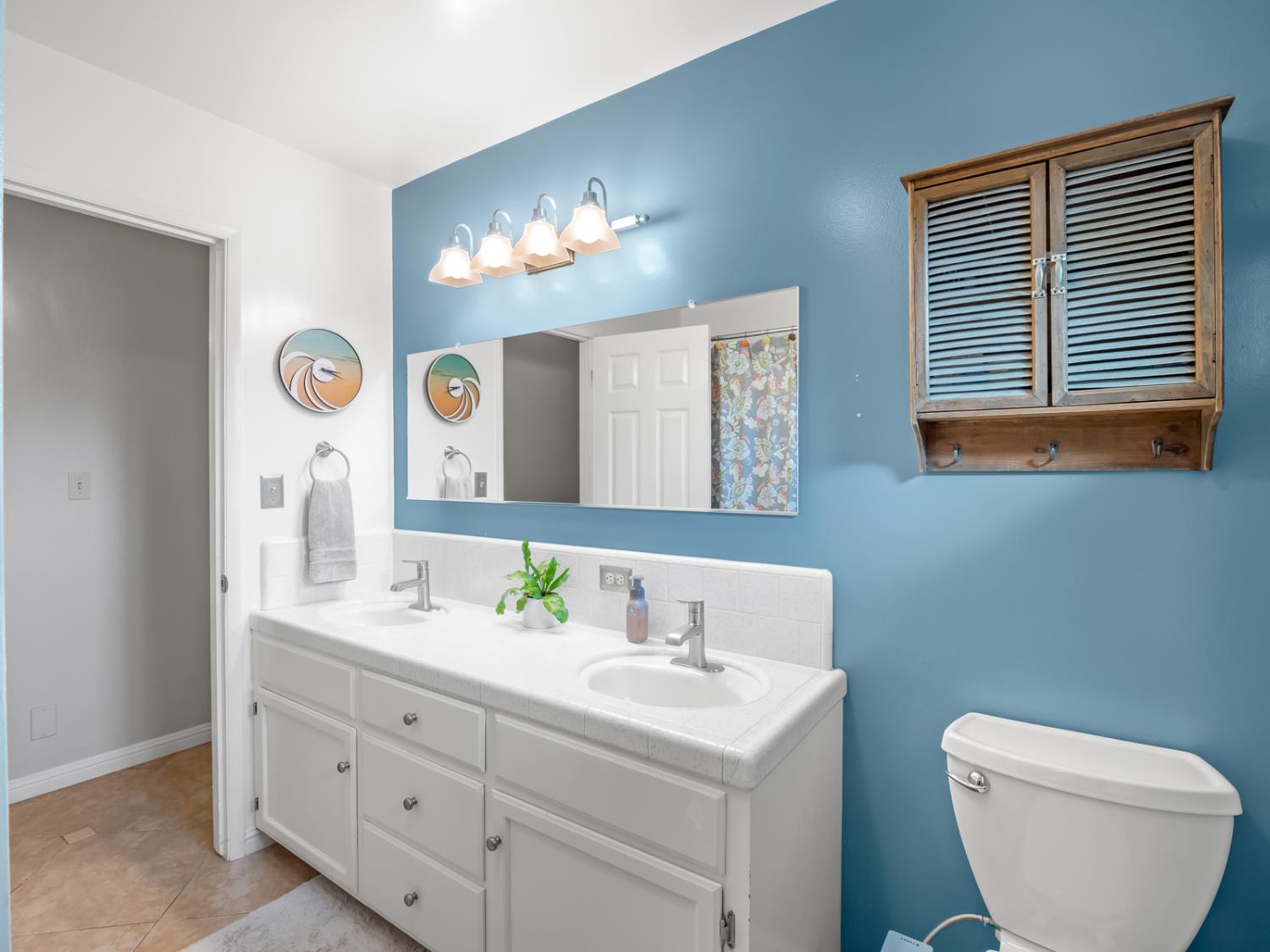 6760 N Price Ave, Fresno, CA 93710