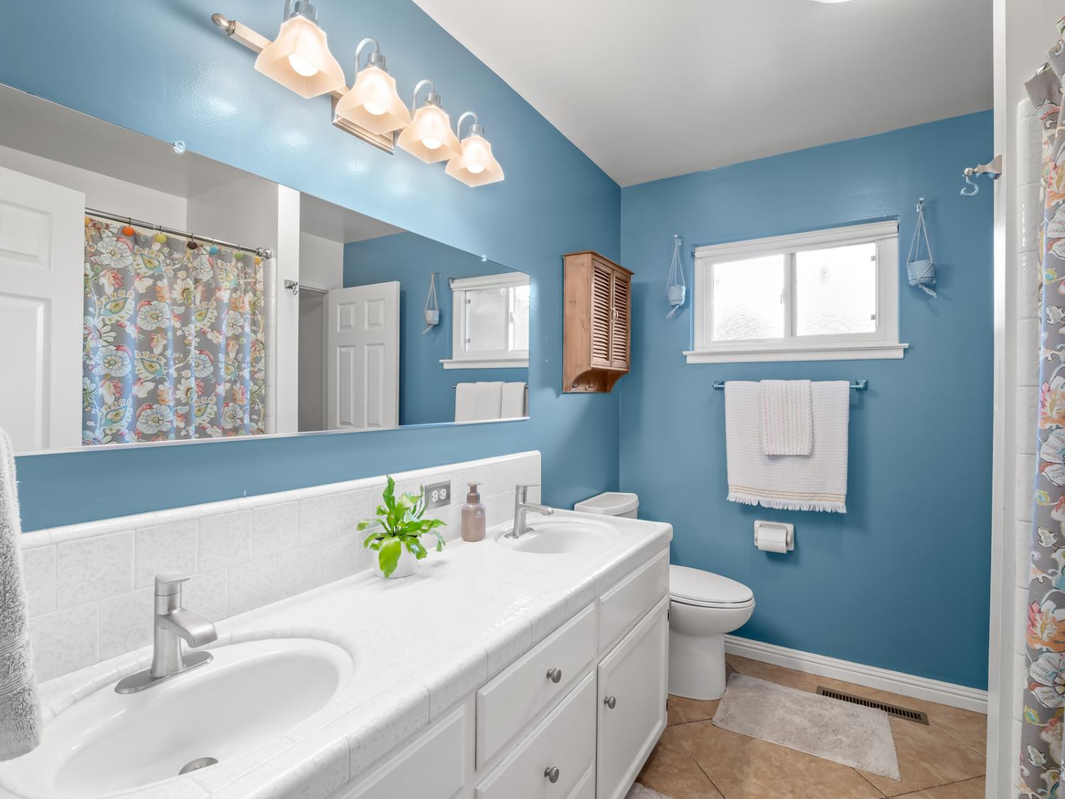 6760 N Price Ave, Fresno, CA 93710