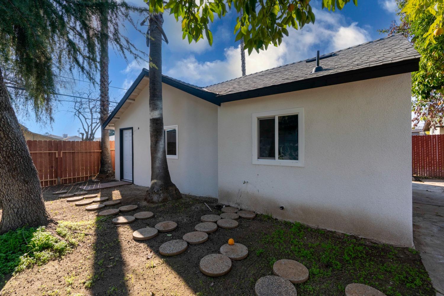 317 W Alluvial, Pinedale, CA 93650