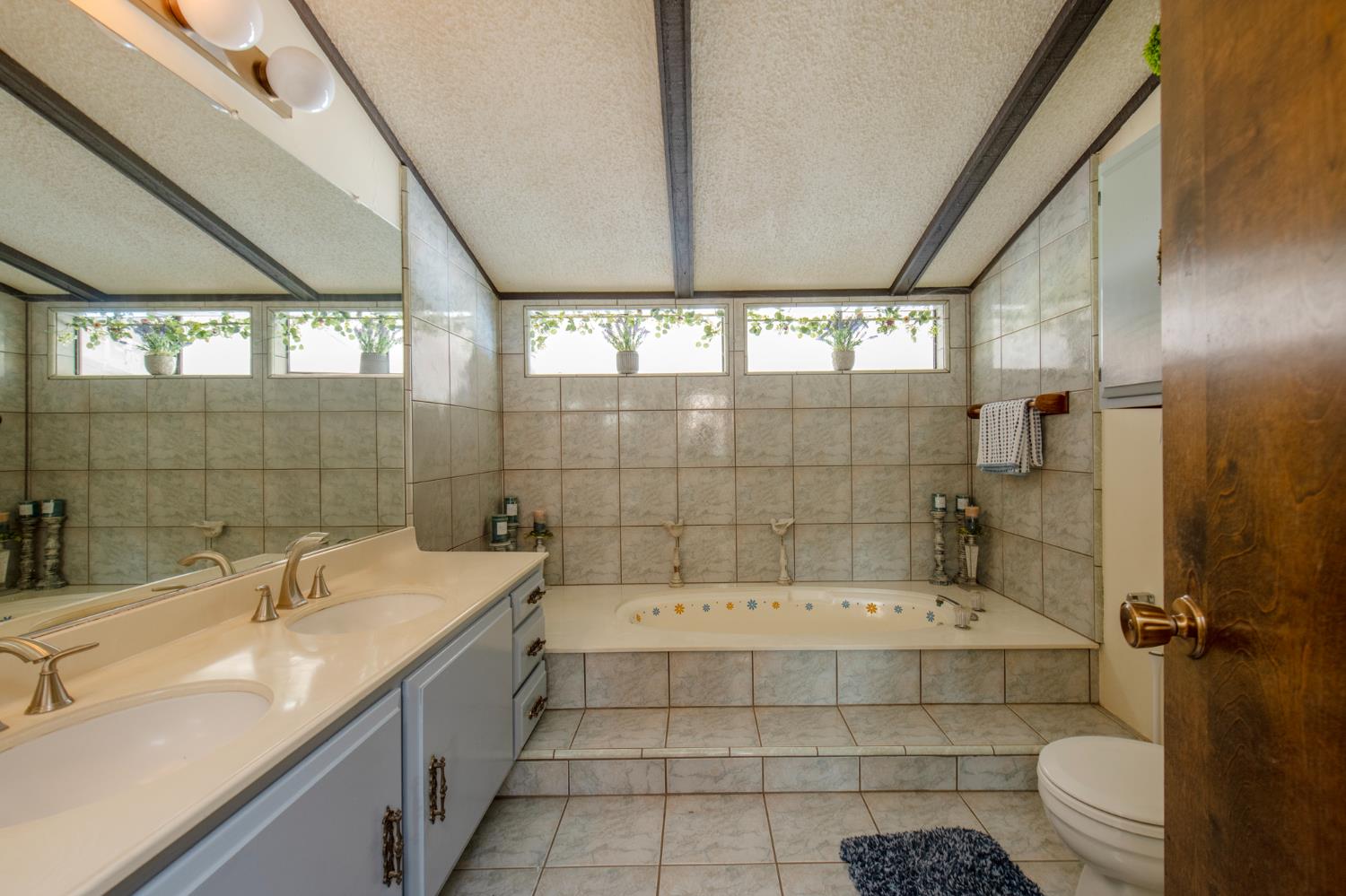 1351 Rector Ln, Yokuts Valley, CA 93675