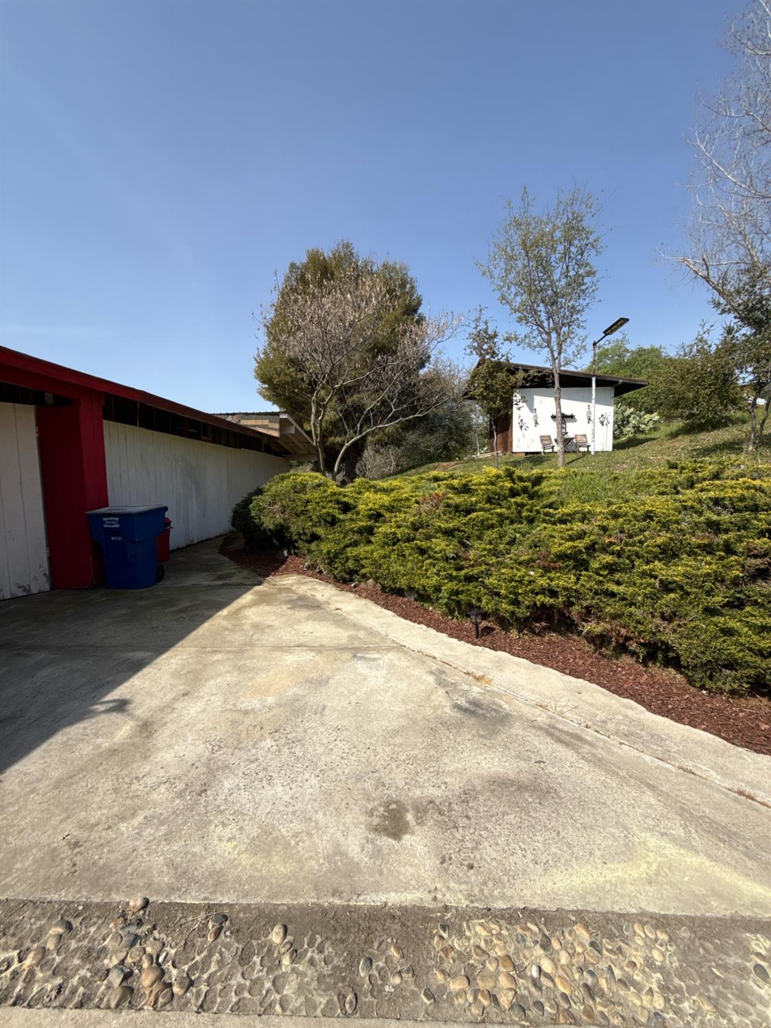 1351 Rector Ln, Yokuts Valley, CA 93675