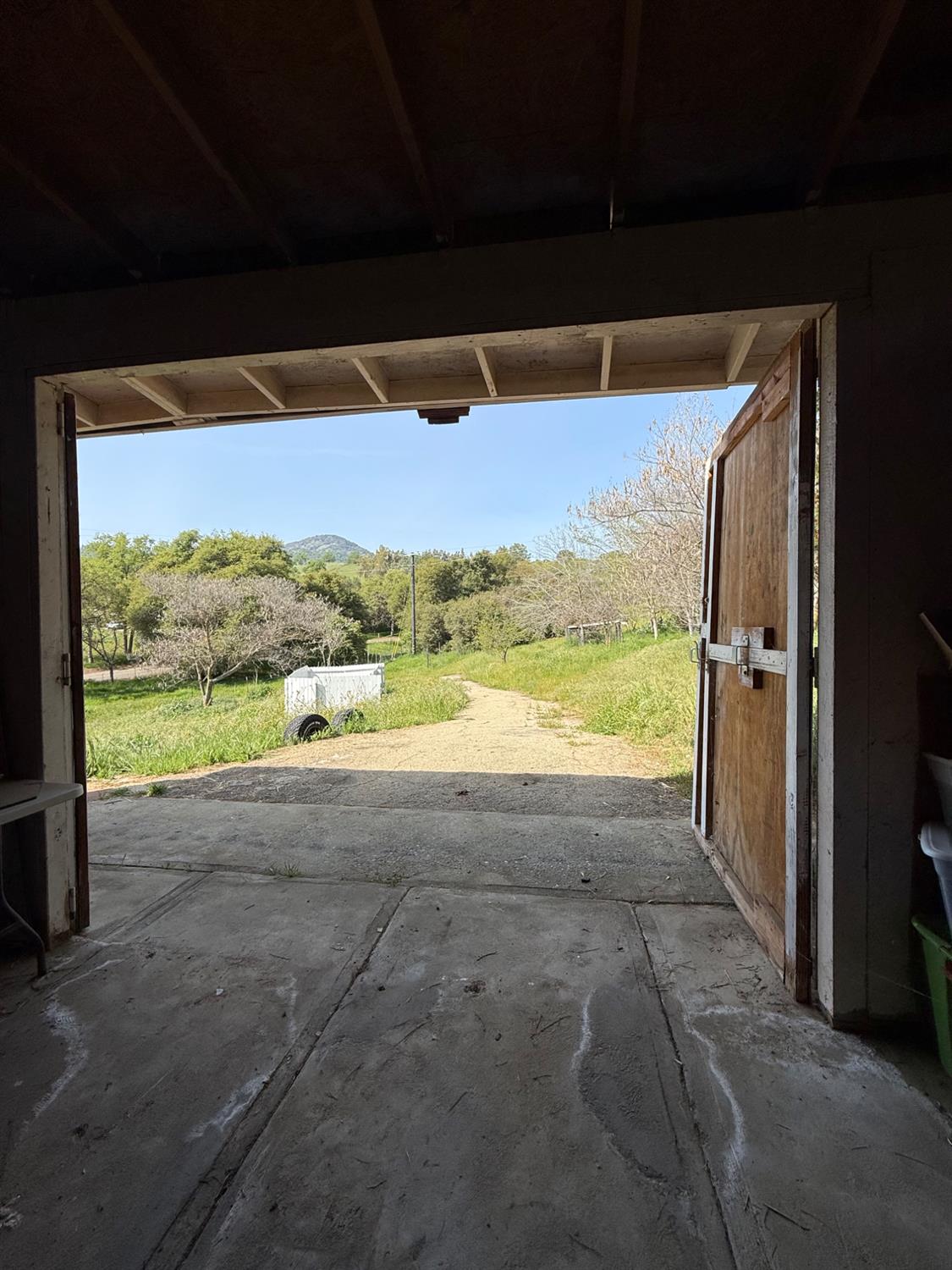 1351 Rector Ln, Yokuts Valley, CA 93675