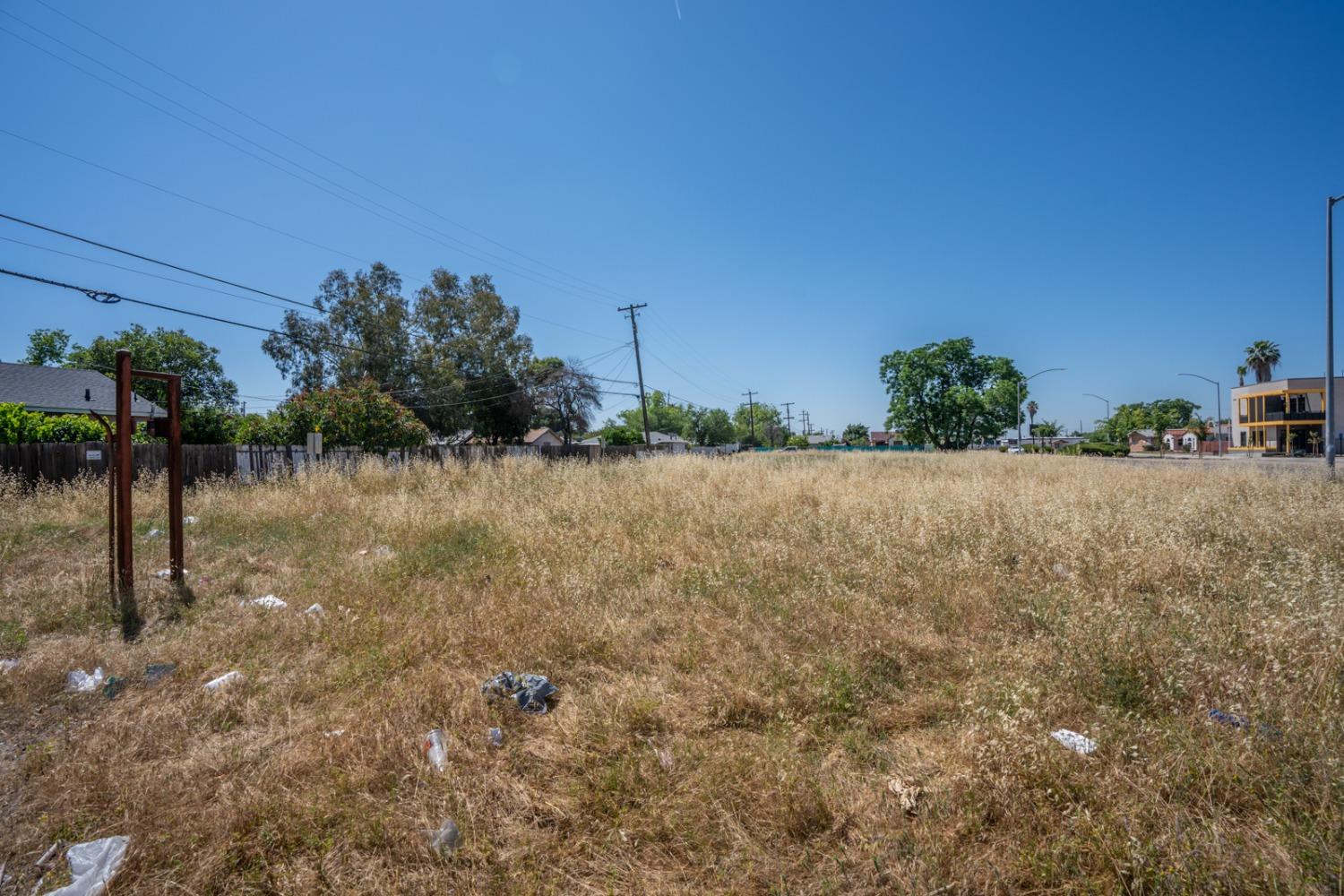 2305 S Elm Ave, Fresno, CA 93706