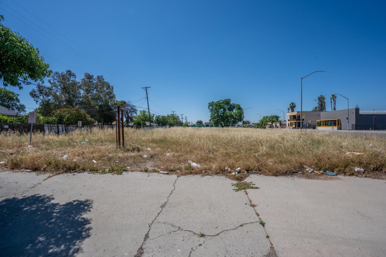 2305 S Elm Ave, Fresno, CA 93706