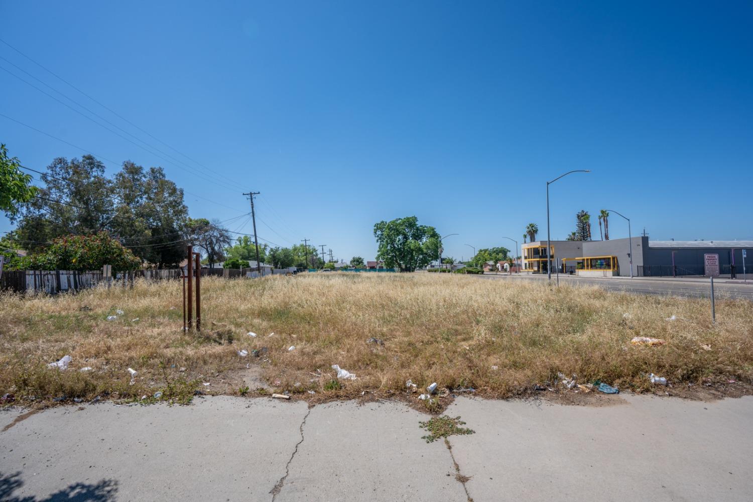 2305 S Elm Ave, Fresno, CA 93706