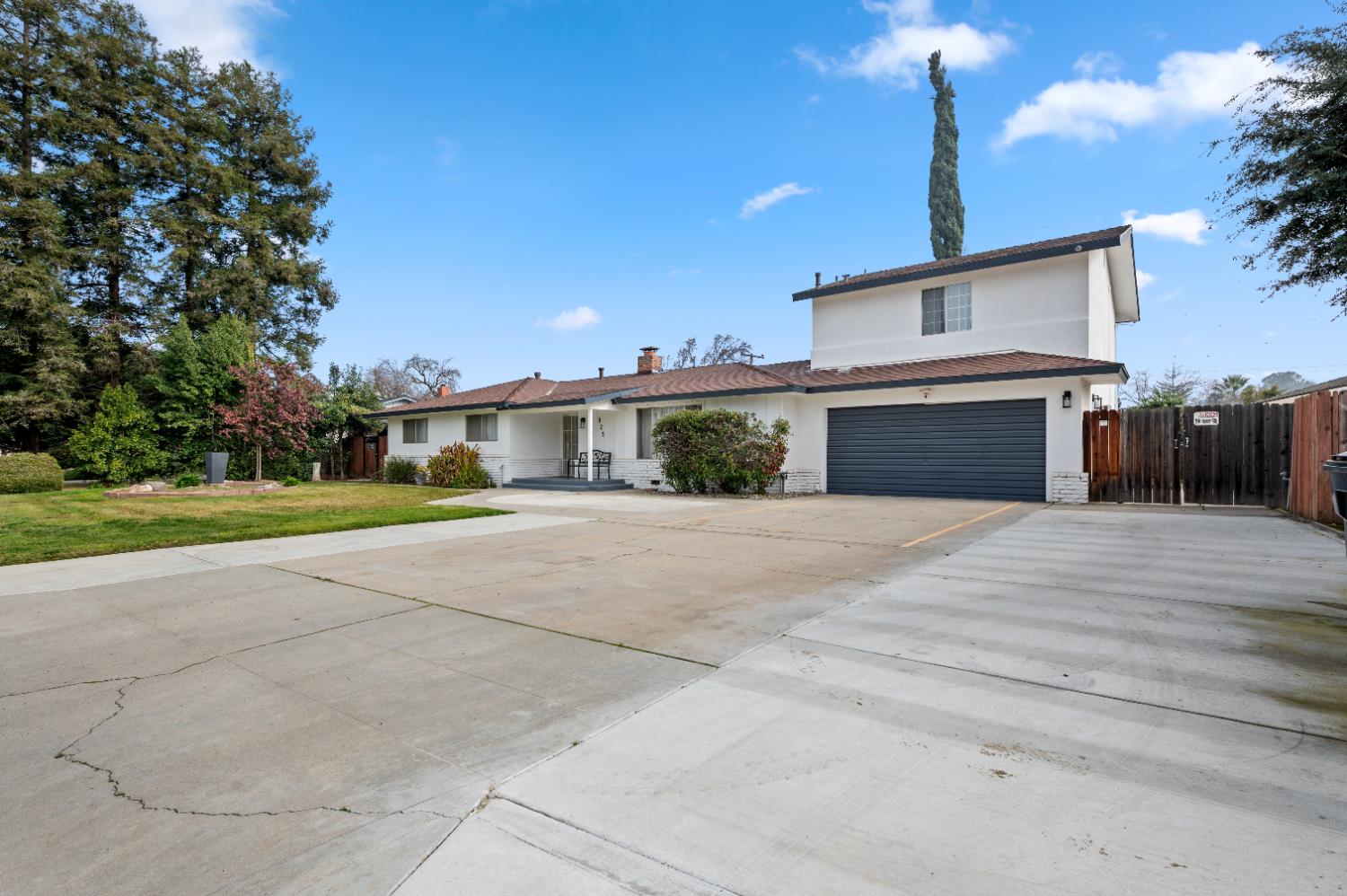 925 S Purdue Ave, Fresno, CA 93727