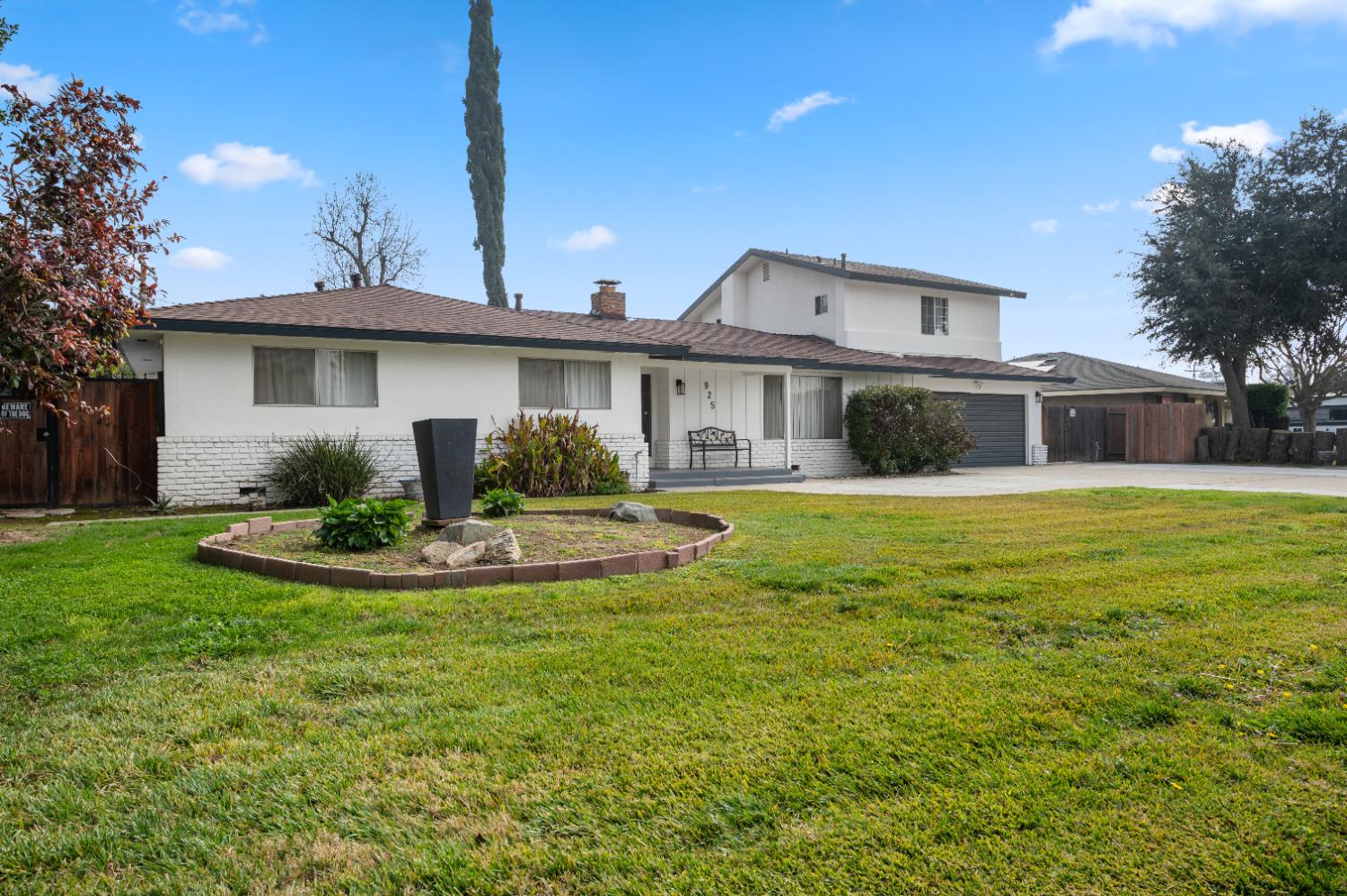 925 S Purdue Ave, Fresno, CA 93727
