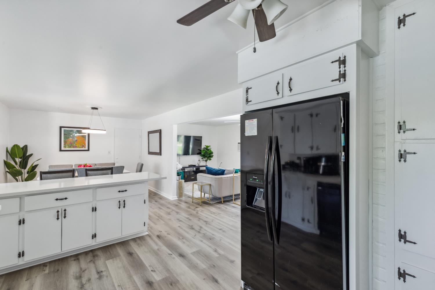 925 S Purdue Ave, Fresno, CA 93727