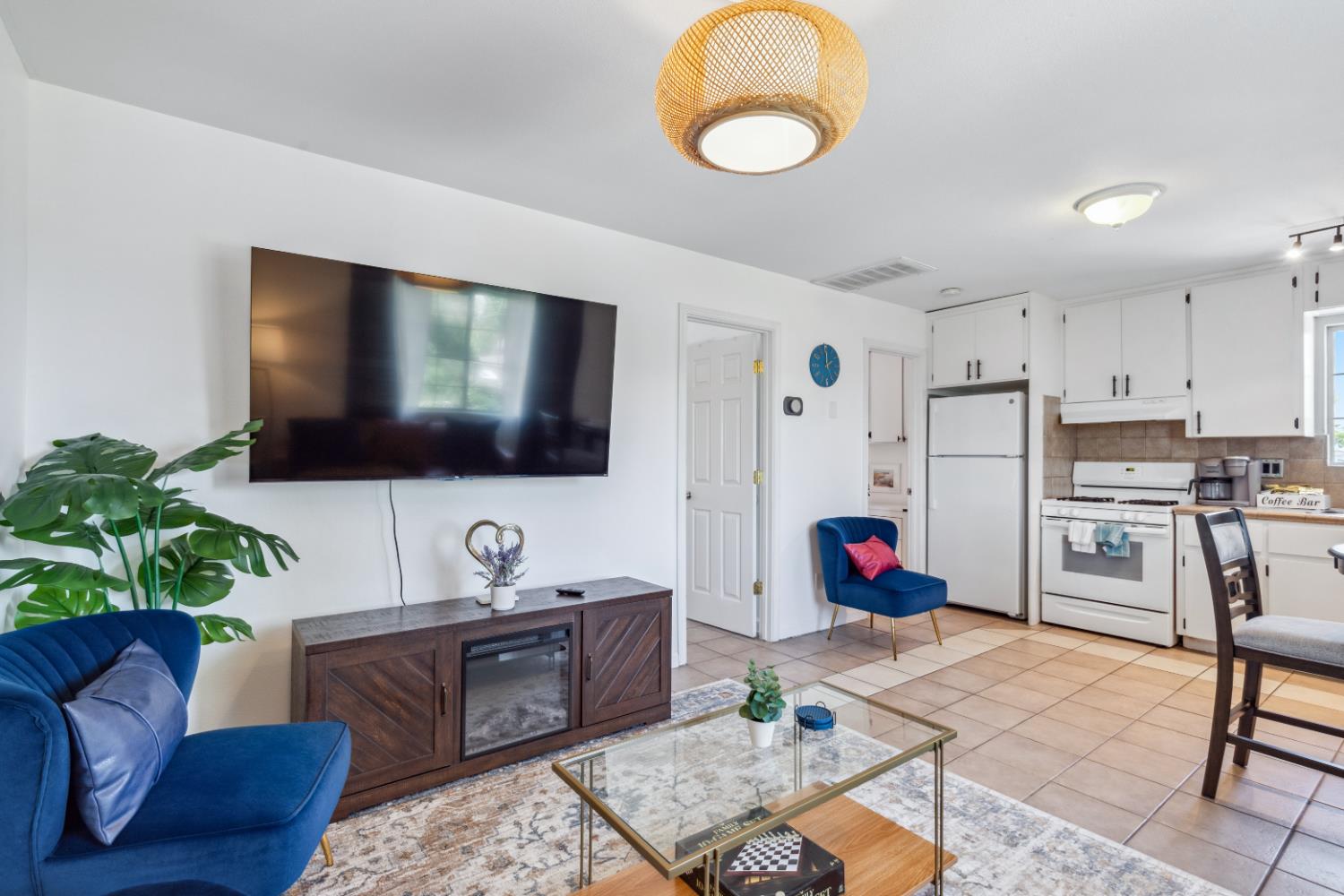925 S Purdue Ave, Fresno, CA 93727
