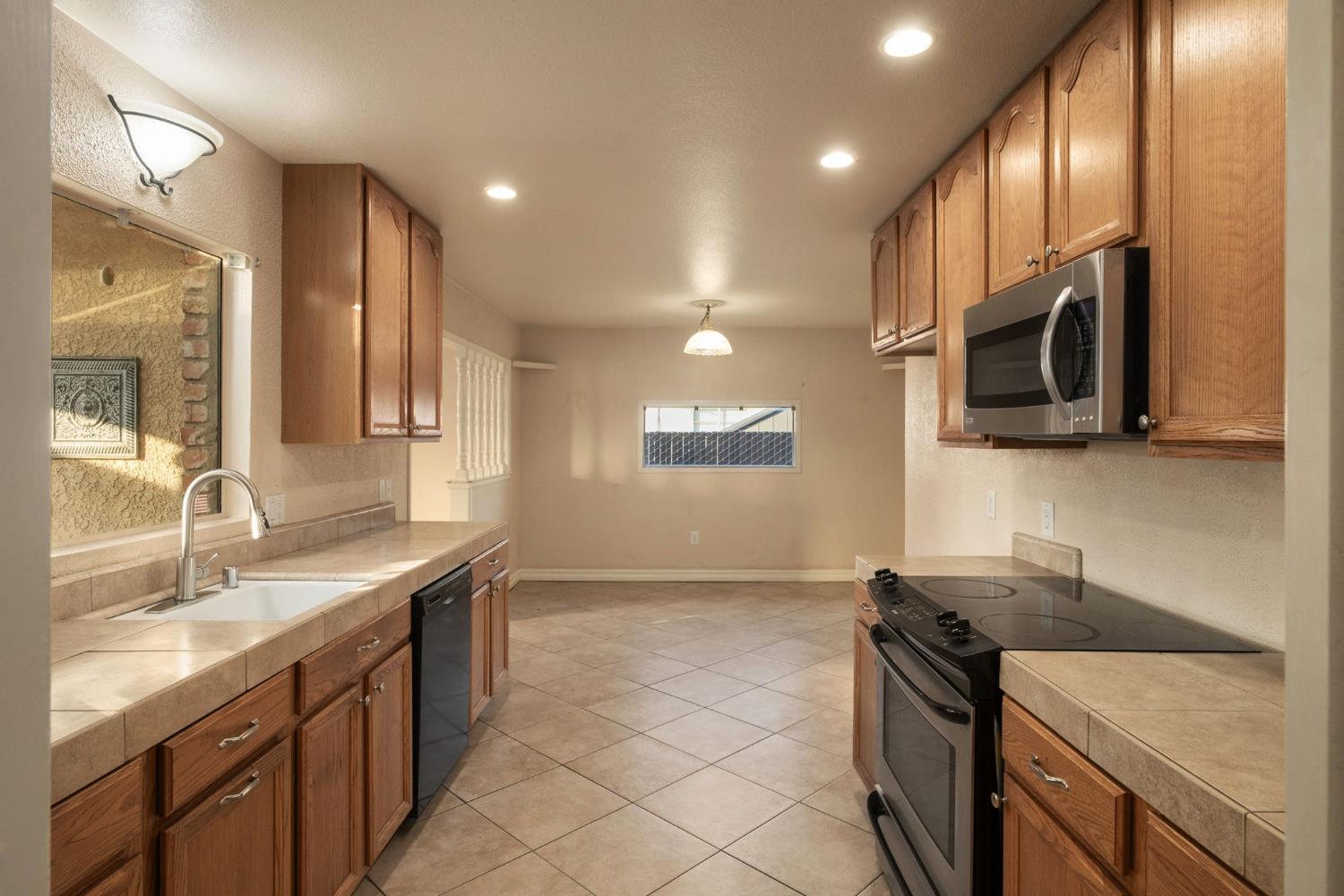 4376 N 5Th St, Fresno, CA 93726