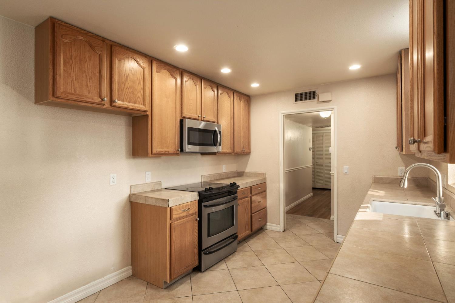 4376 N 5Th St, Fresno, CA 93726