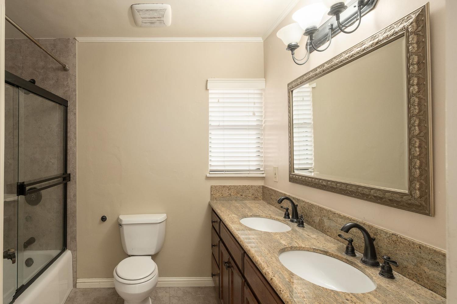 4376 N 5Th St, Fresno, CA 93726