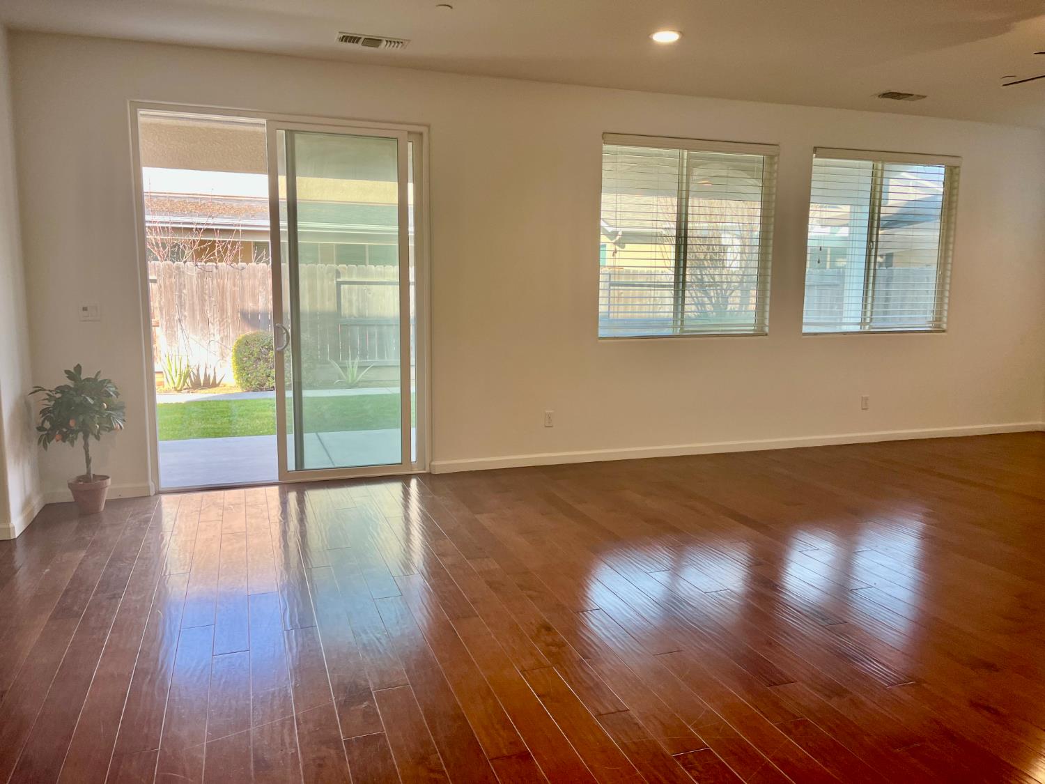 6888 W Parr, Fresno, CA 93722