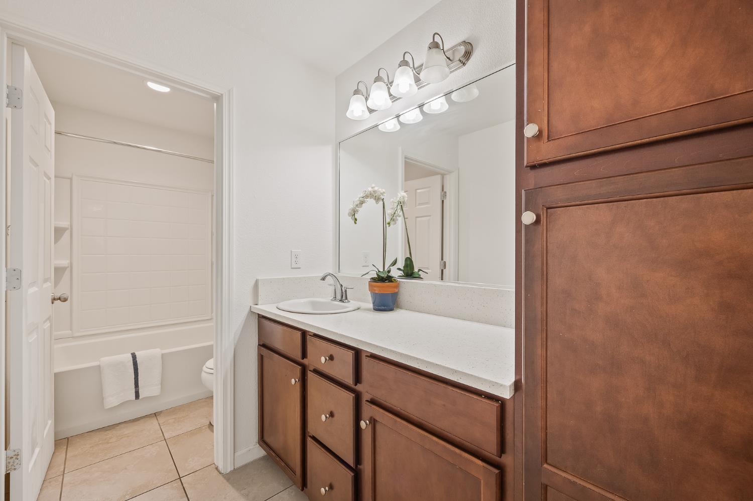 6888 W Parr, Fresno, CA 93722