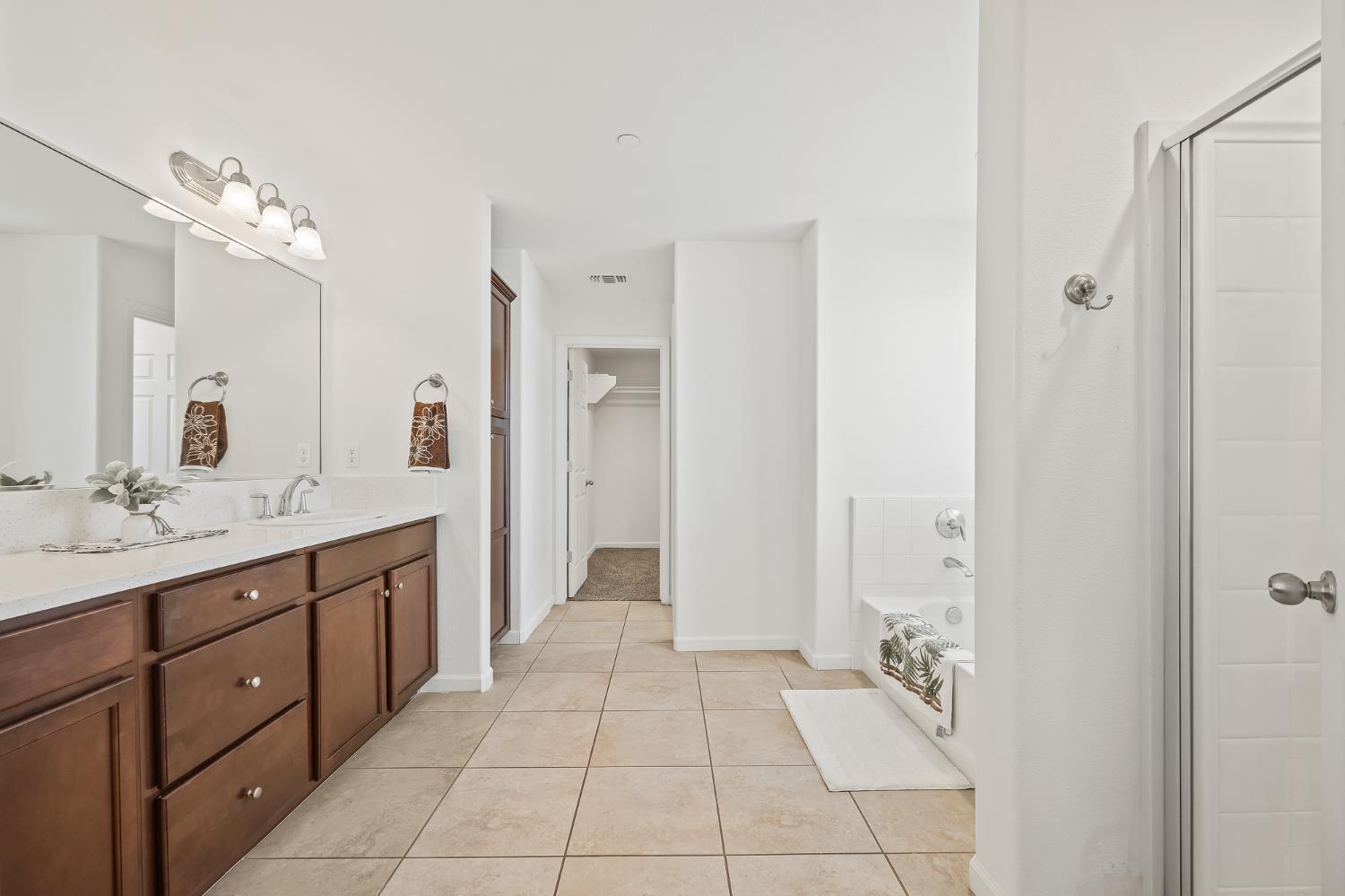 6888 W Parr, Fresno, CA 93722