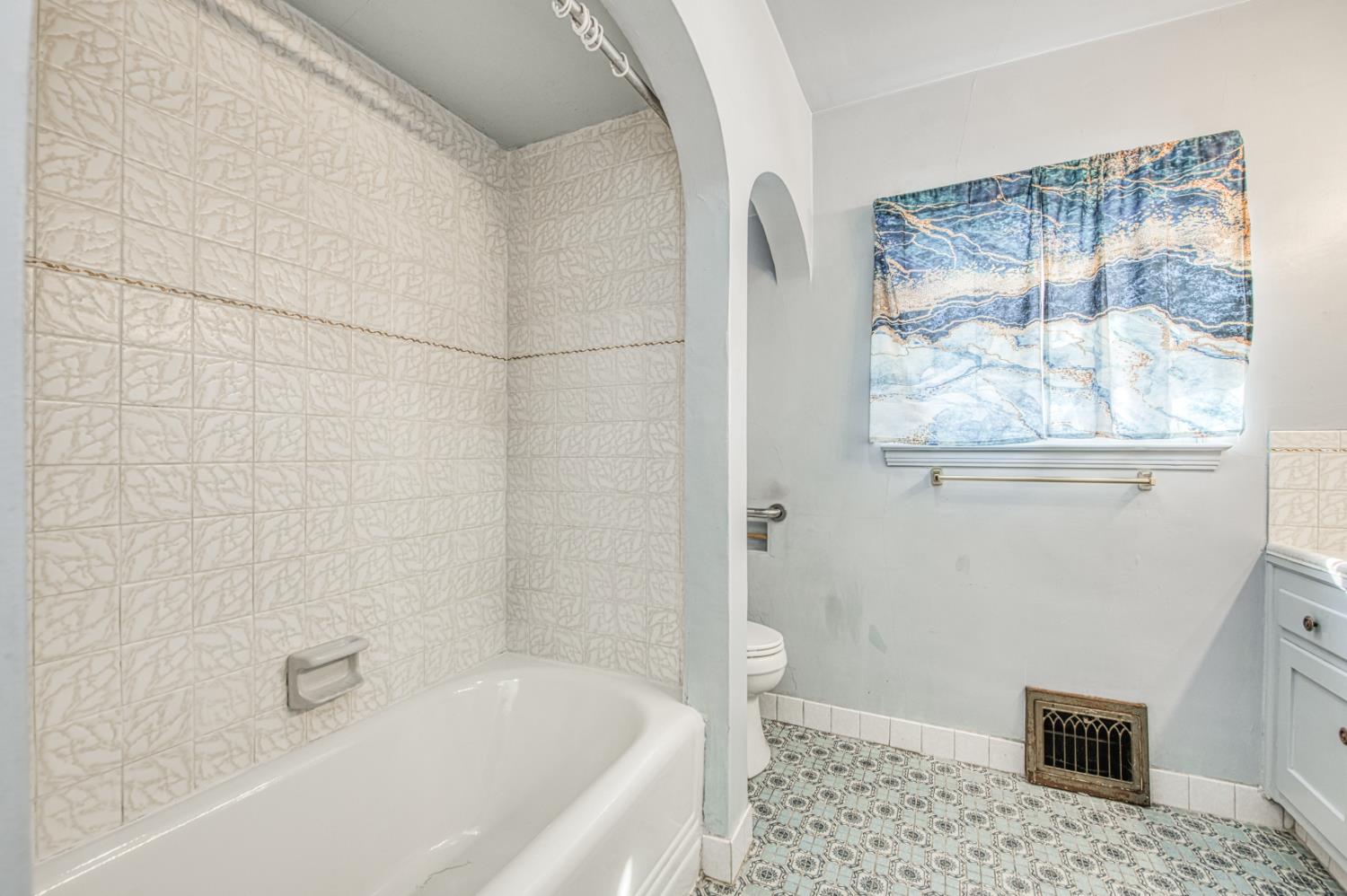 145 E University Ave, Fresno, CA 93704