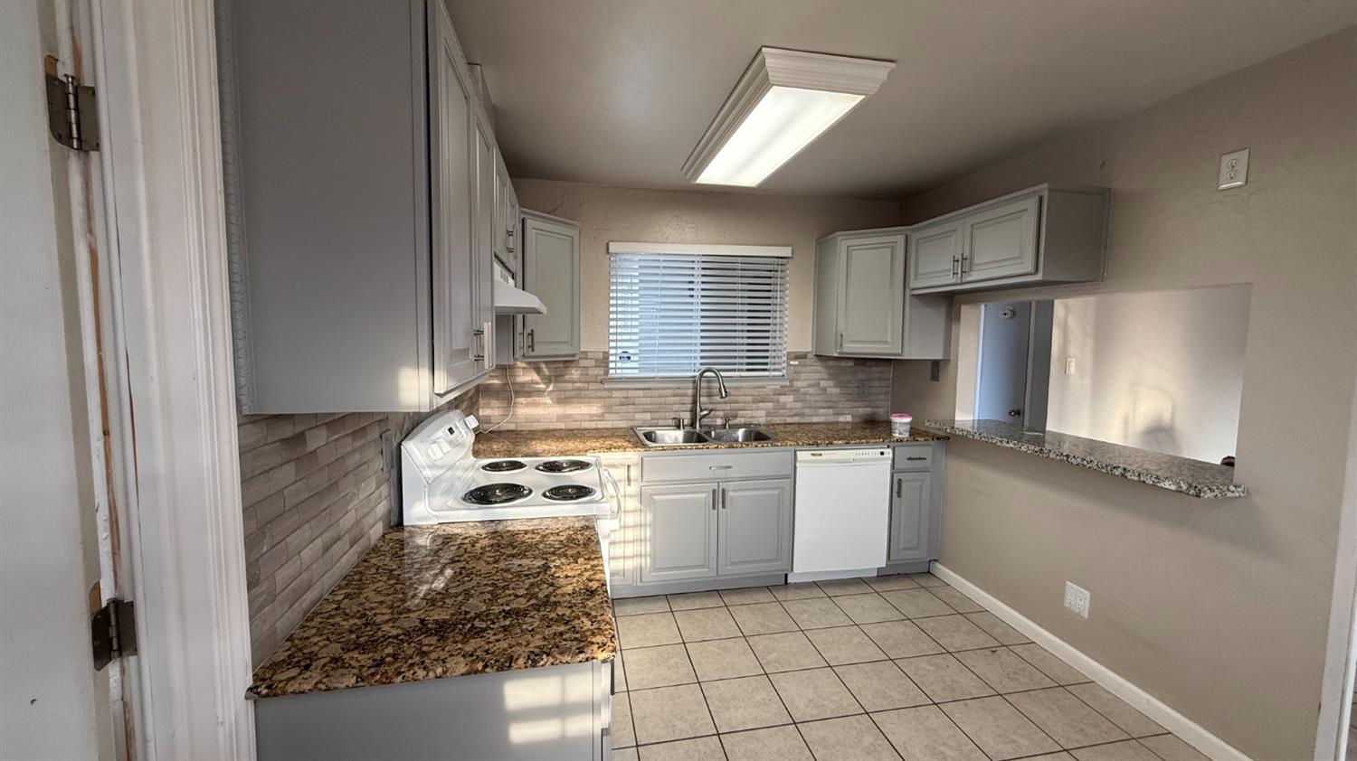 1415 Hayden Ave, Hanford, CA 93230