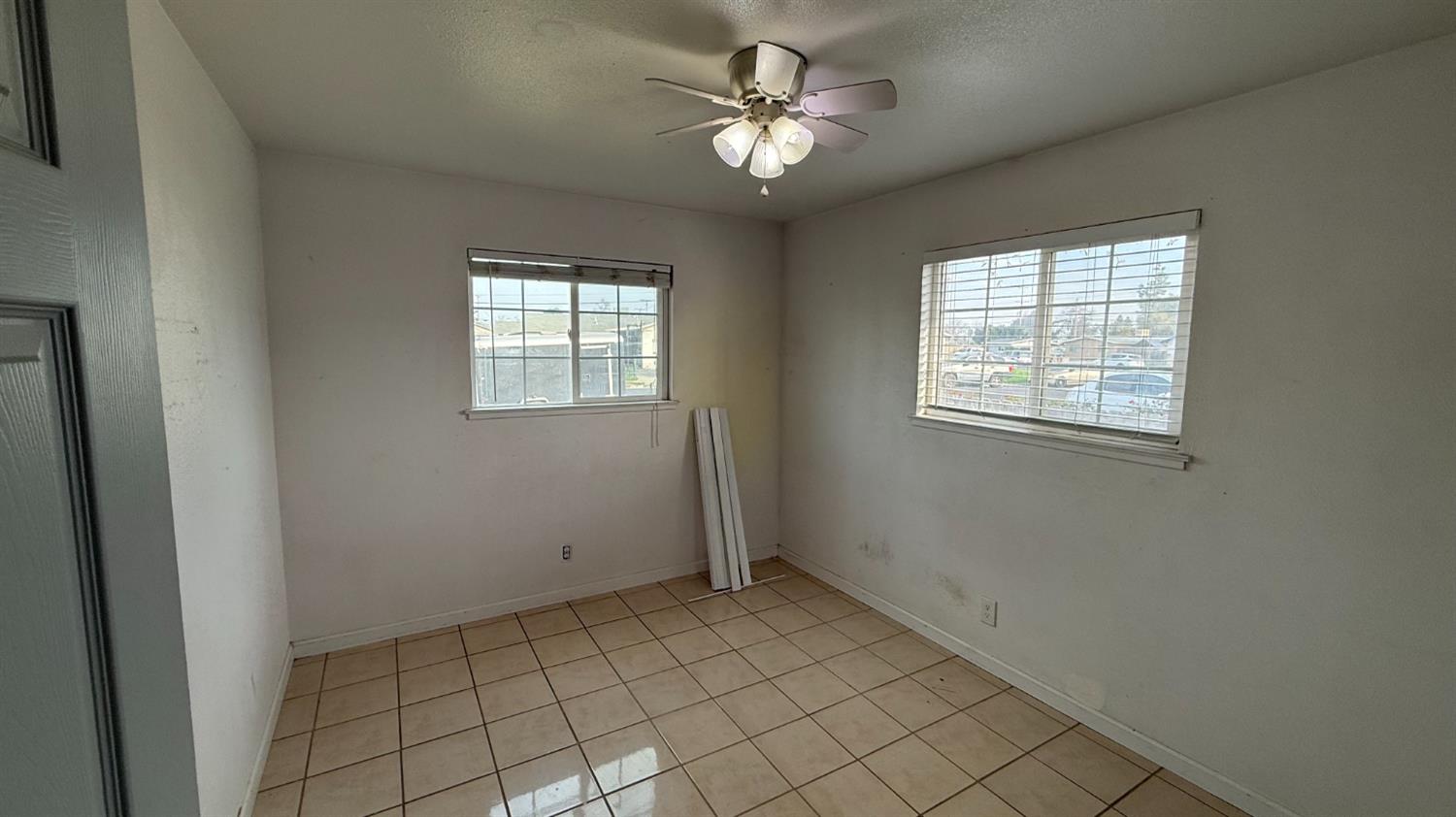 1415 Hayden Ave, Hanford, CA 93230