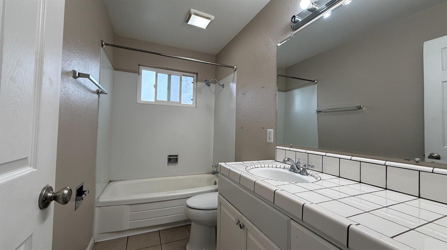 1415 Hayden Ave, Hanford, CA 93230