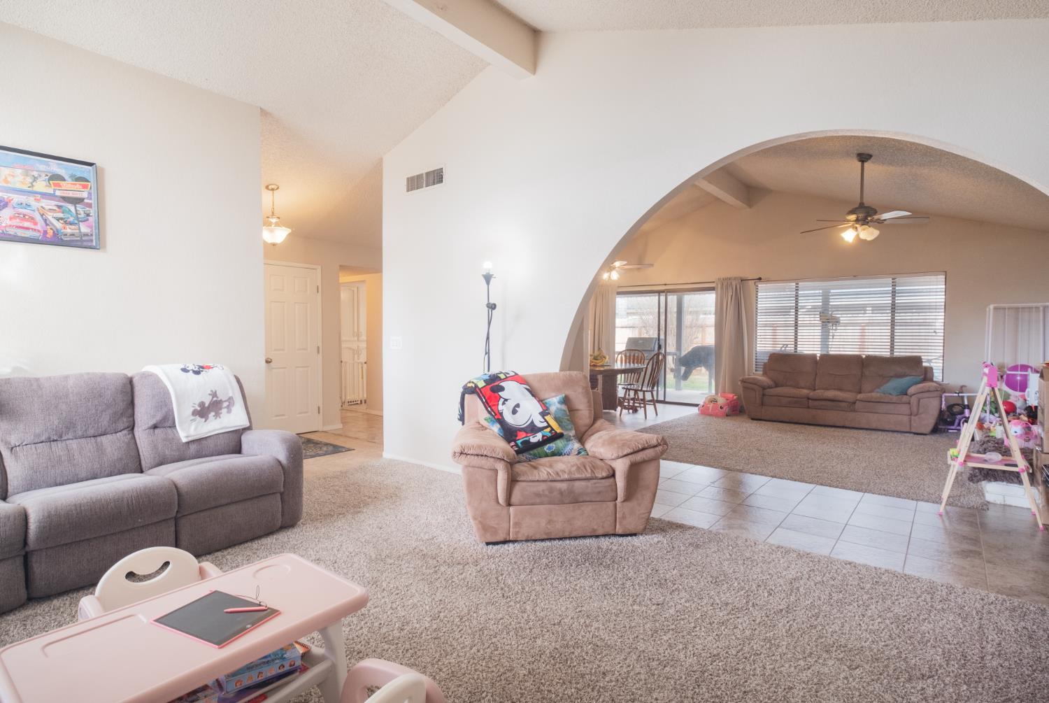 1855 Vartikian Ave, Clovis, CA 93611