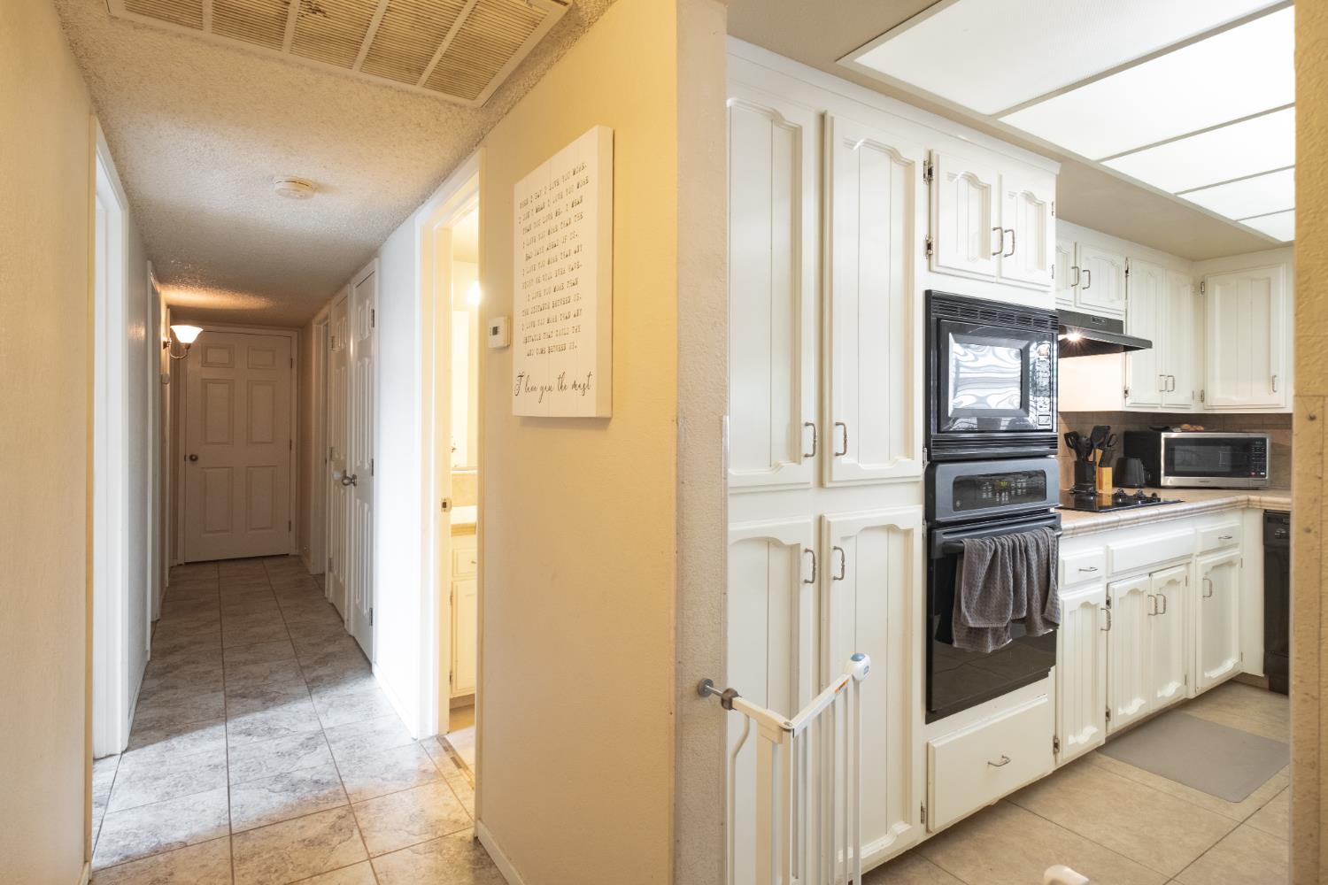 1855 Vartikian Ave, Clovis, CA 93611