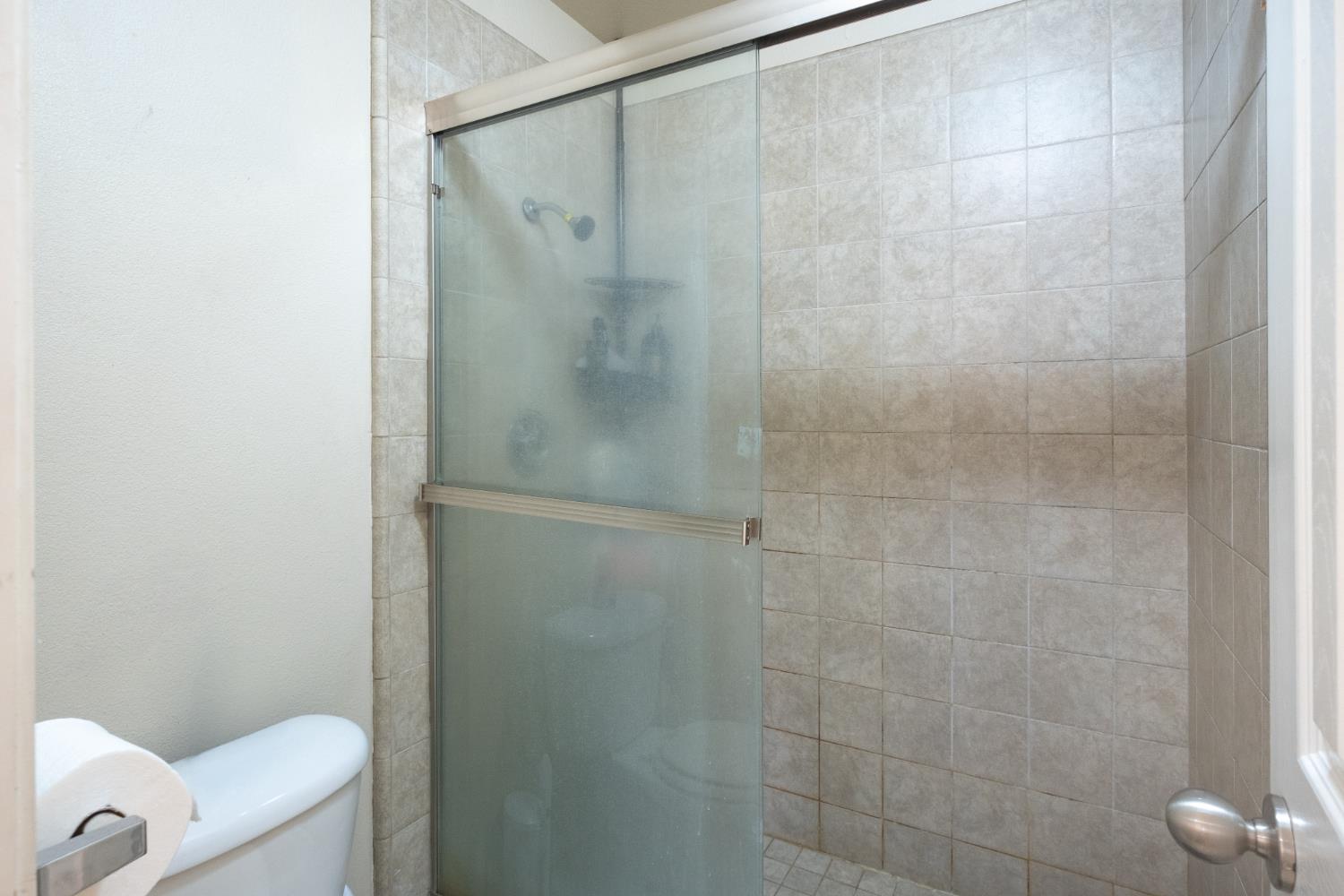 1855 Vartikian Ave, Clovis, CA 93611