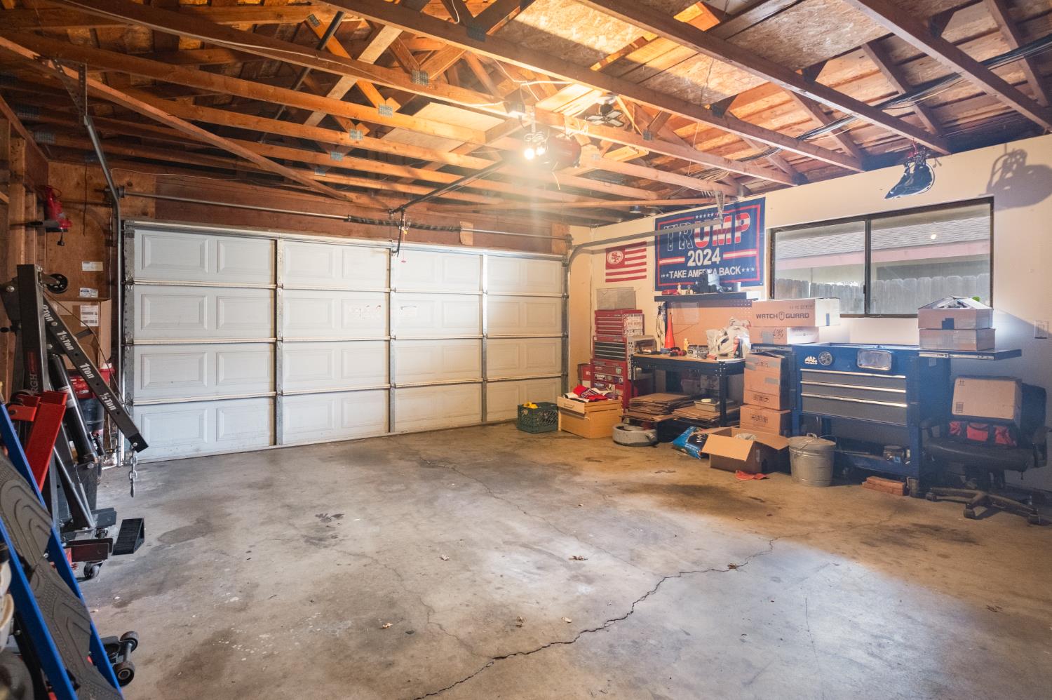 1855 Vartikian Ave, Clovis, CA 93611