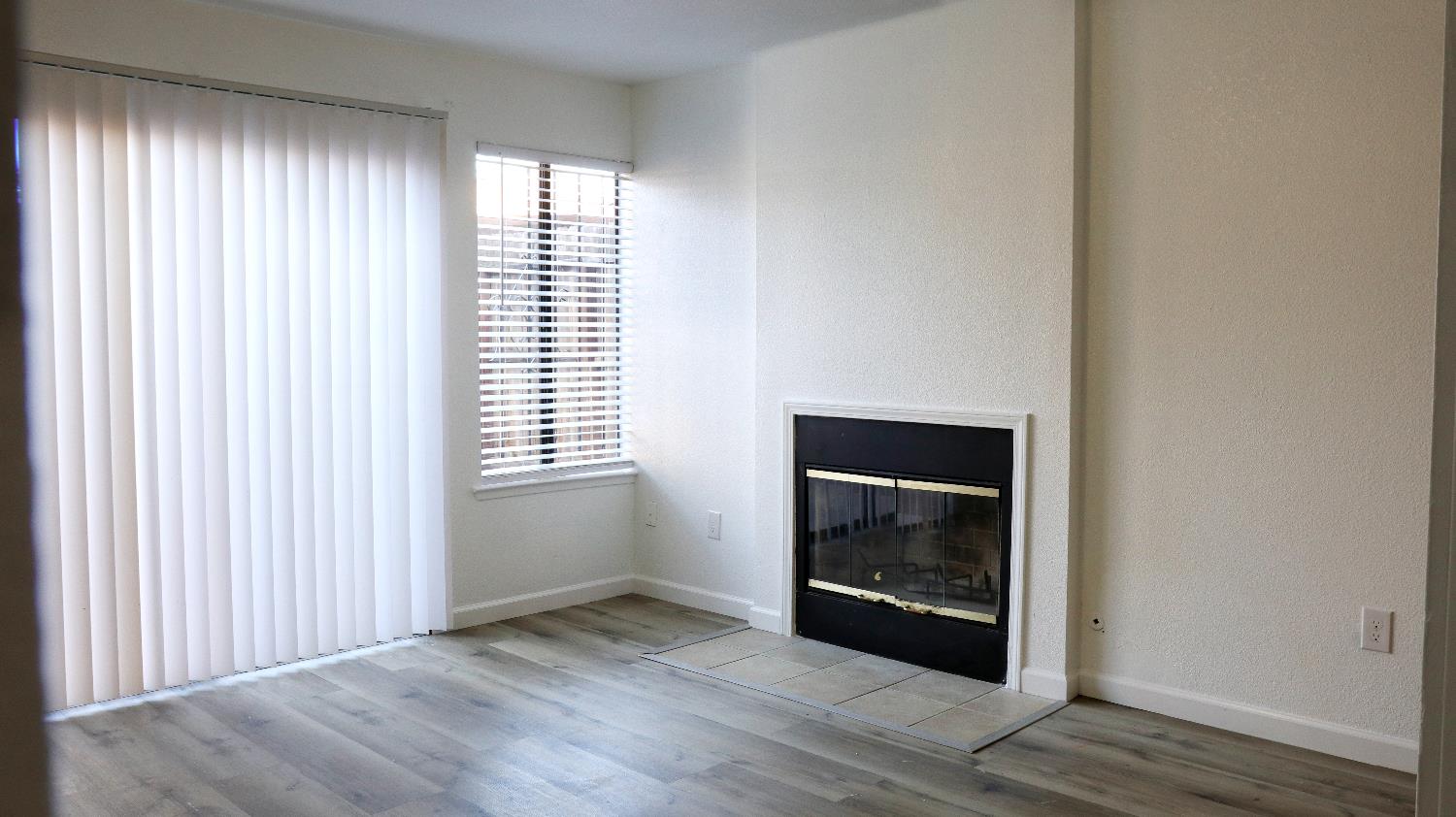 1221 N Peach Ave #142, Fresno, CA 93727