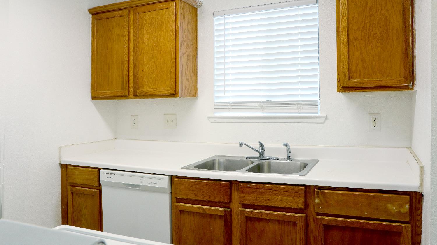 1221 N Peach Ave #142, Fresno, CA 93727