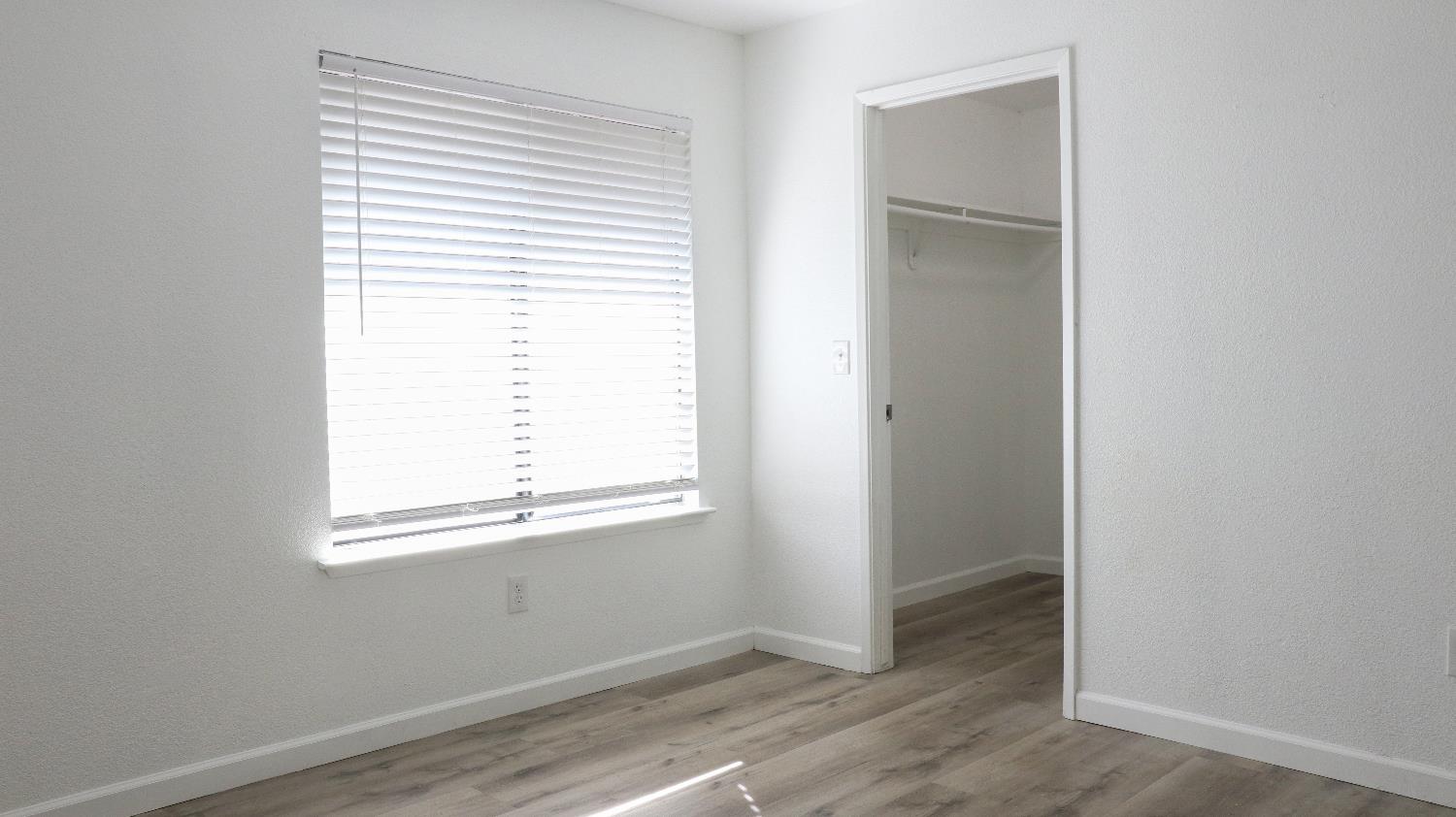 1221 N Peach Ave #142, Fresno, CA 93727