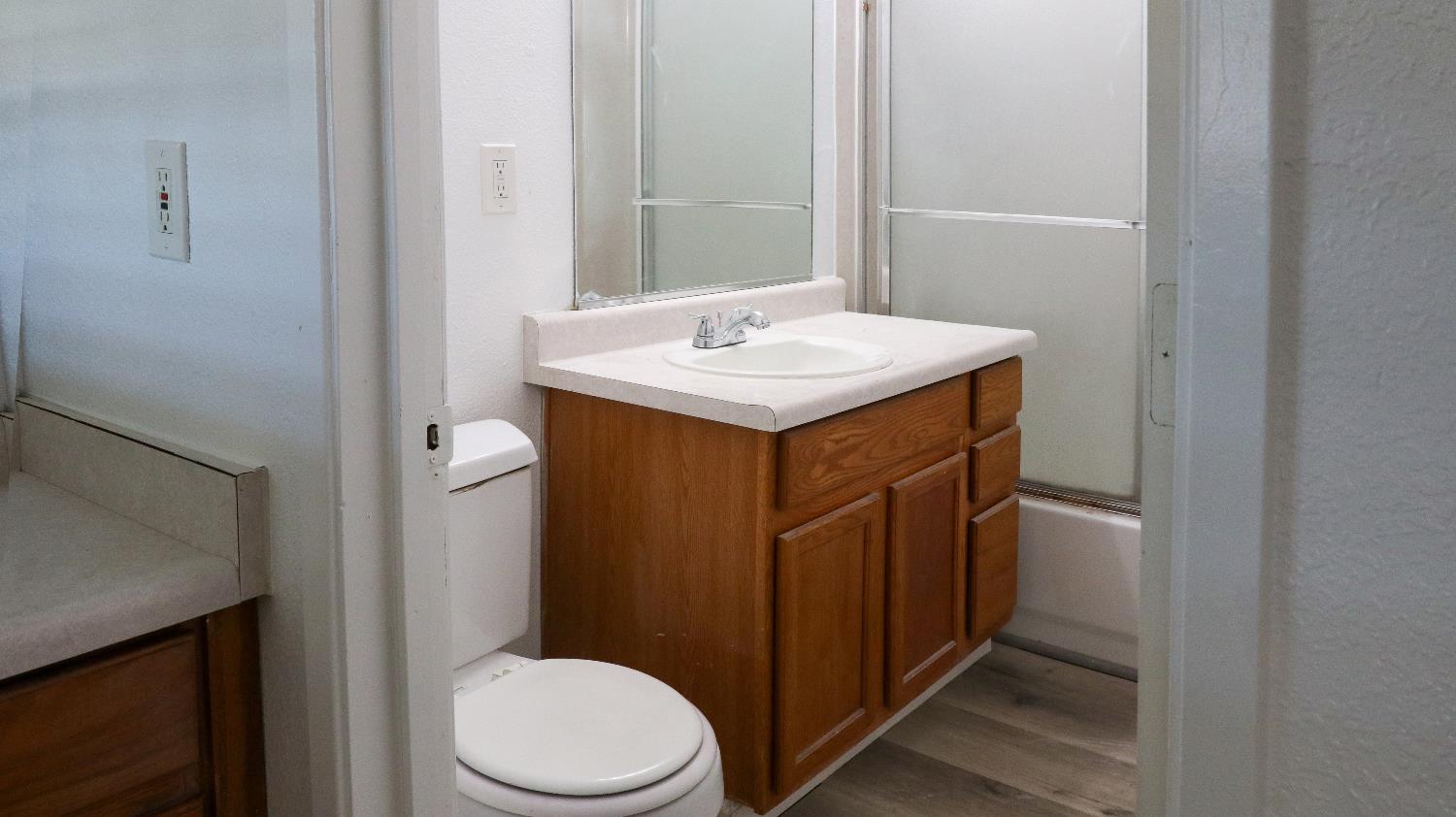 1221 N Peach Ave #142, Fresno, CA 93727