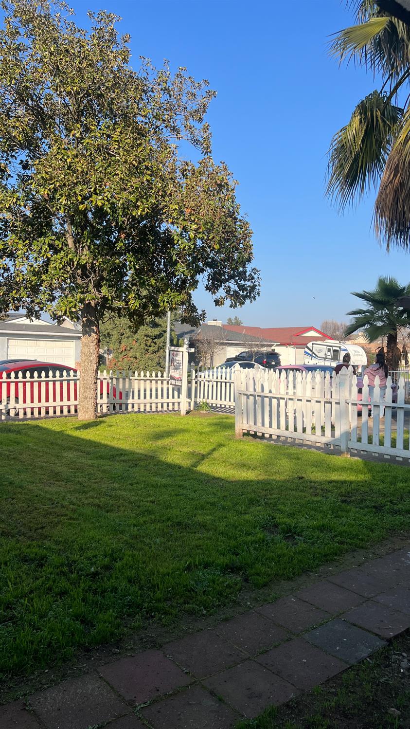 4249 W Michigan Ave, Fresno, CA 93722