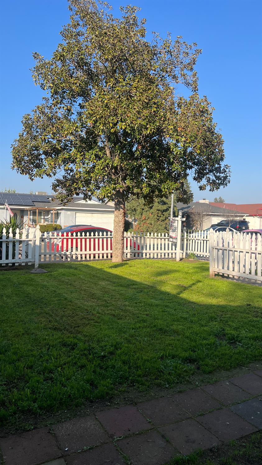 4249 W Michigan Ave, Fresno, CA 93722